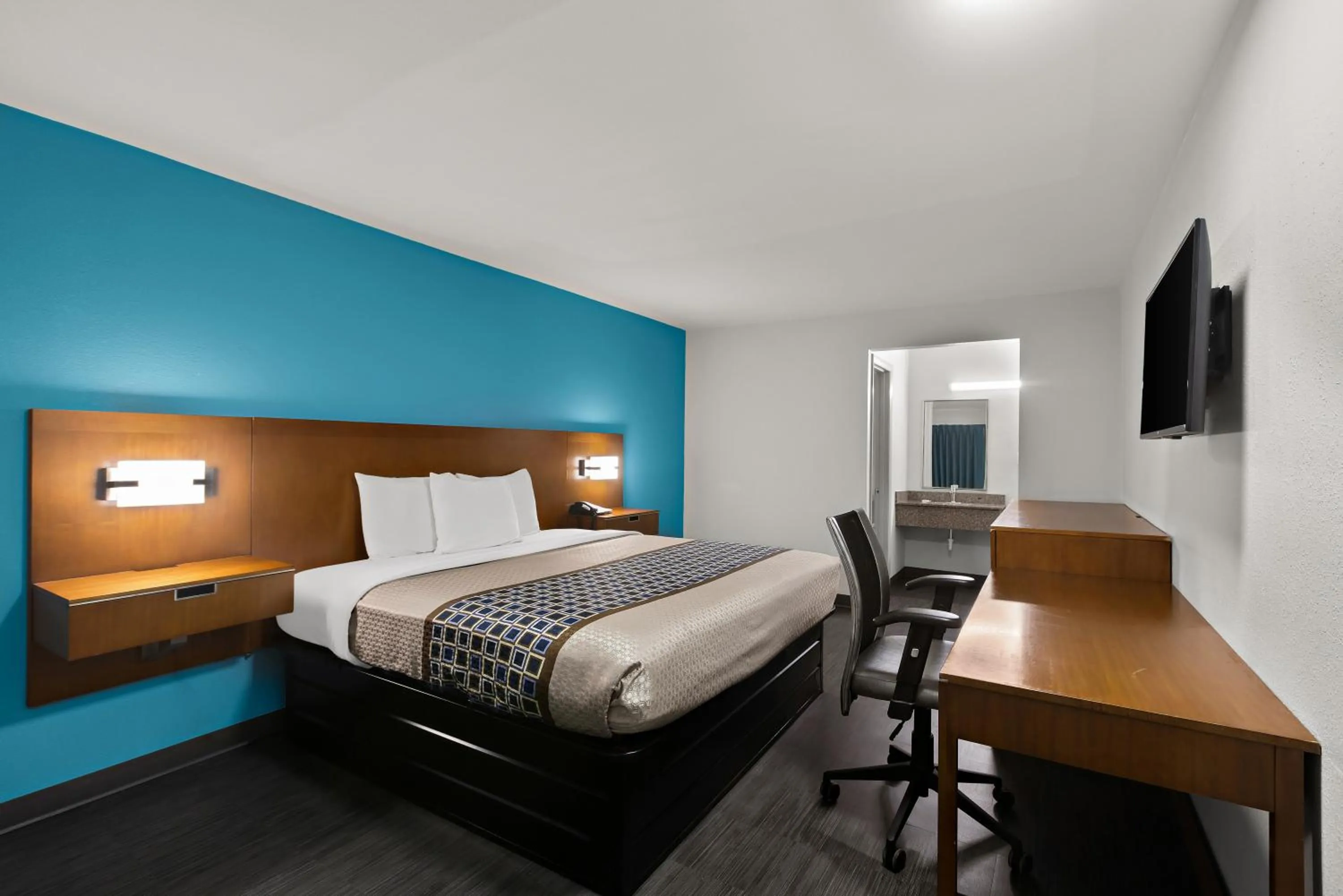 Bed in Rodeway Inn Commerce