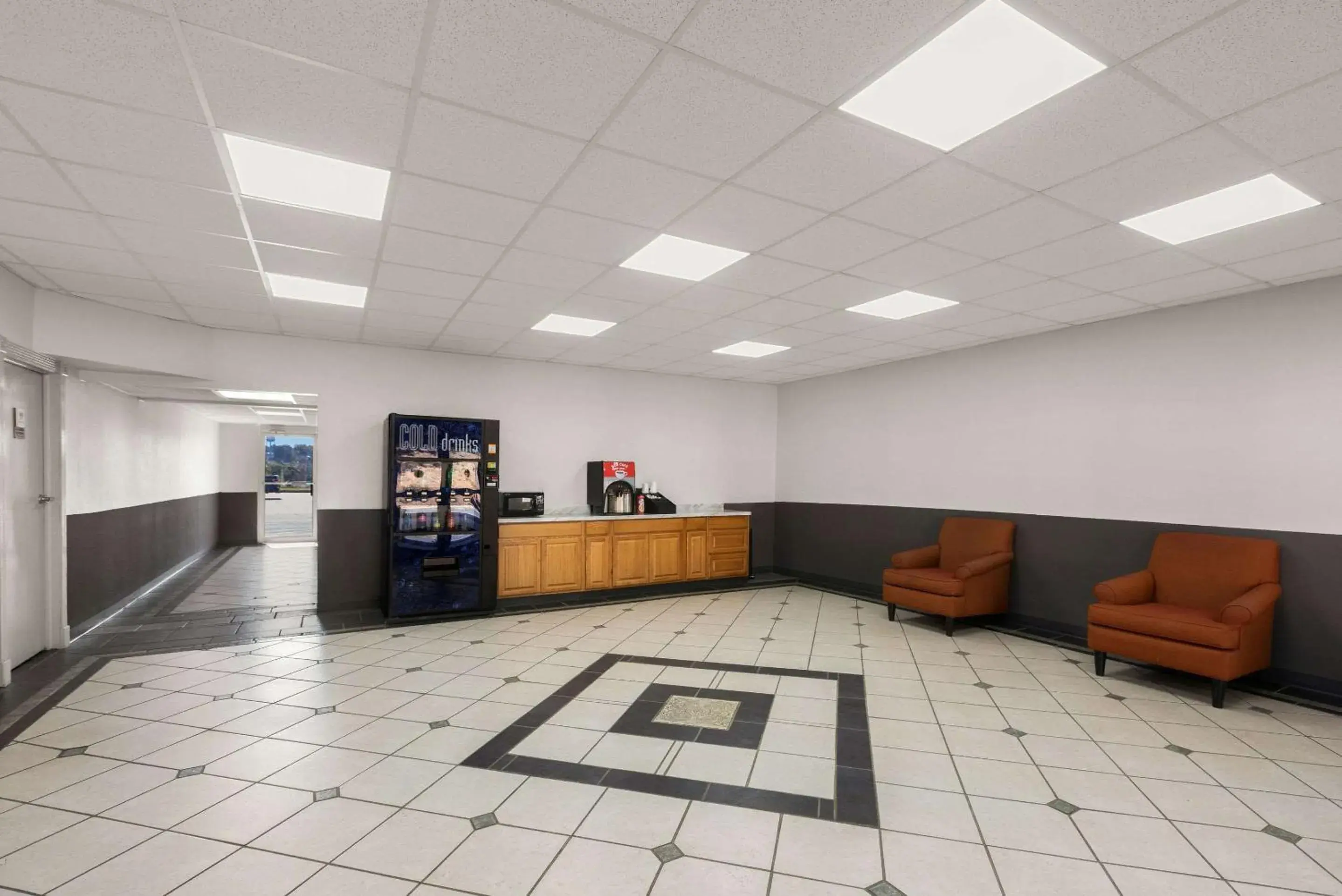 Breakfast in Rodeway Inn Commerce Breakfast in Rodeway Inn Commerce