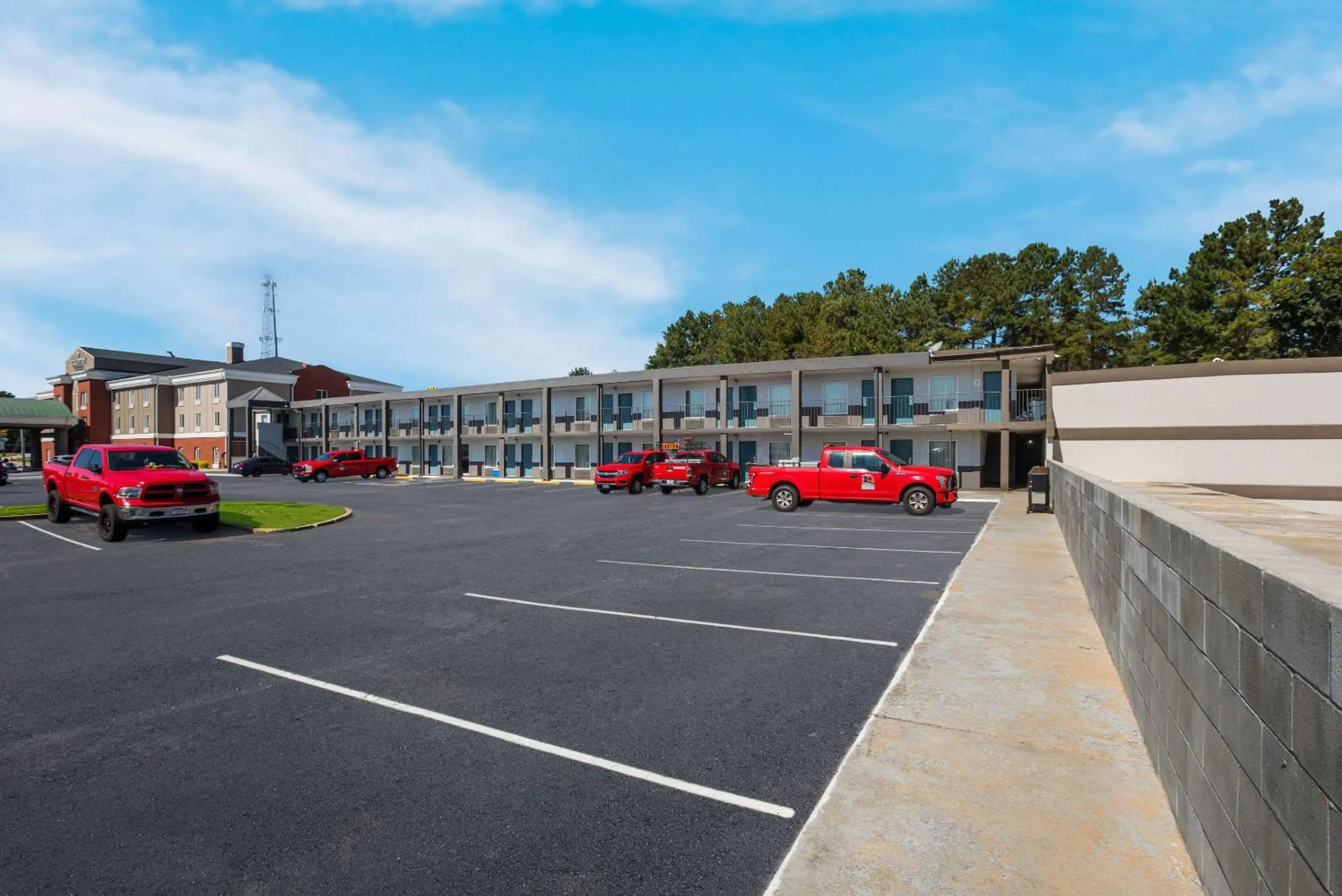 Property building in Rodeway Inn Commerce