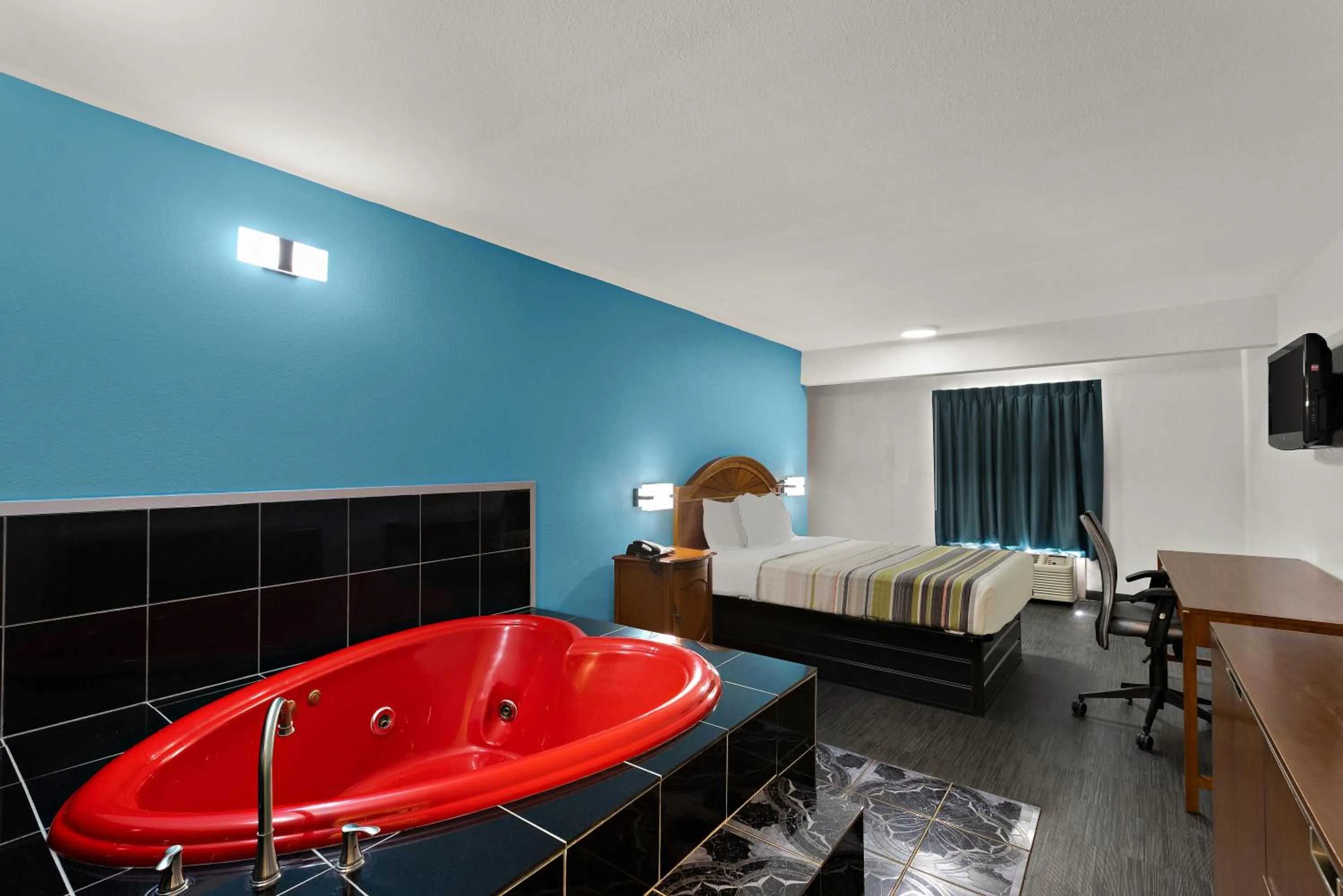 Bed in Rodeway Inn Commerce