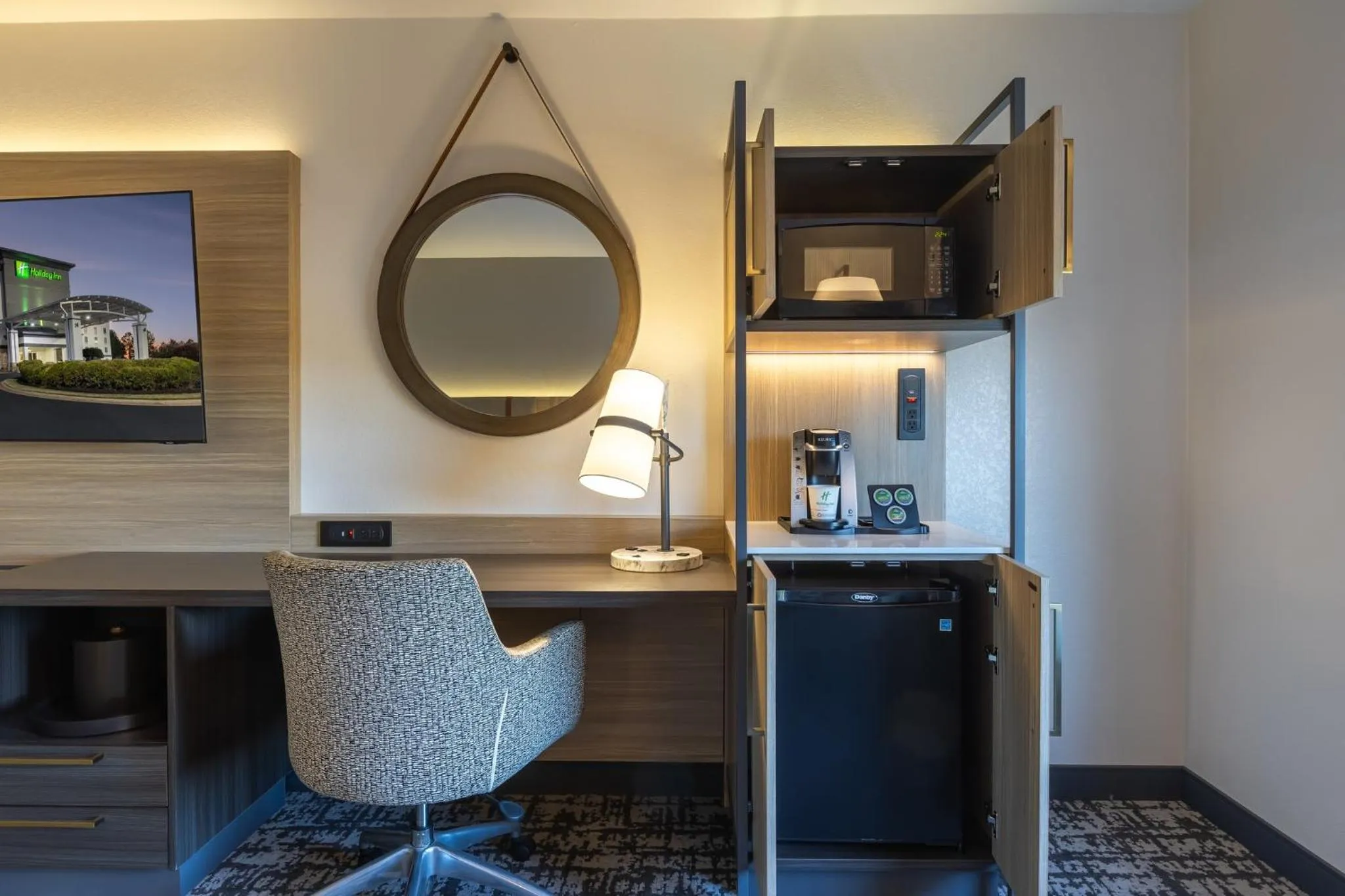 Photo of the whole room in Holiday Inn Anderson by IHG