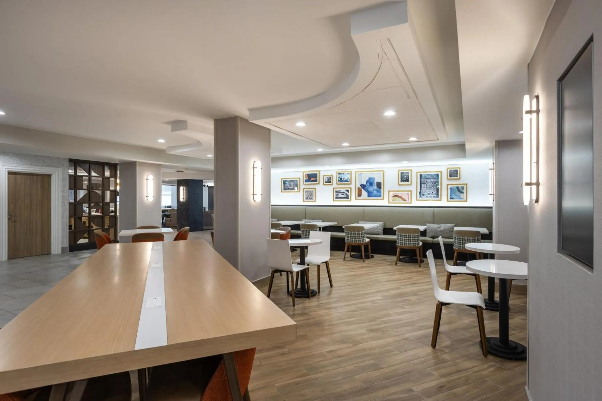 Restaurant/places to eat in Holiday Inn Anderson by IHG