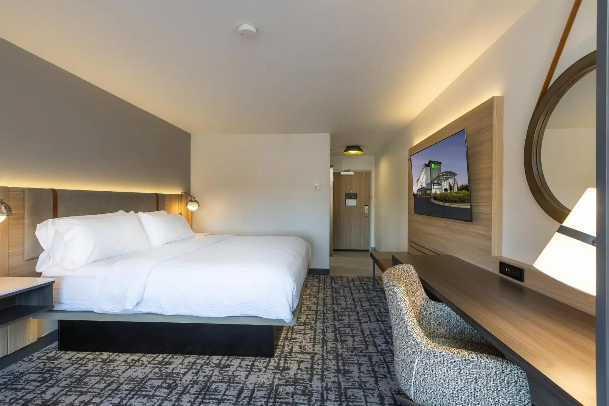 Photo of the whole room, Bed in Holiday Inn Anderson by IHG Photo of the whole room, Bed in Holiday Inn Anderson by IHG