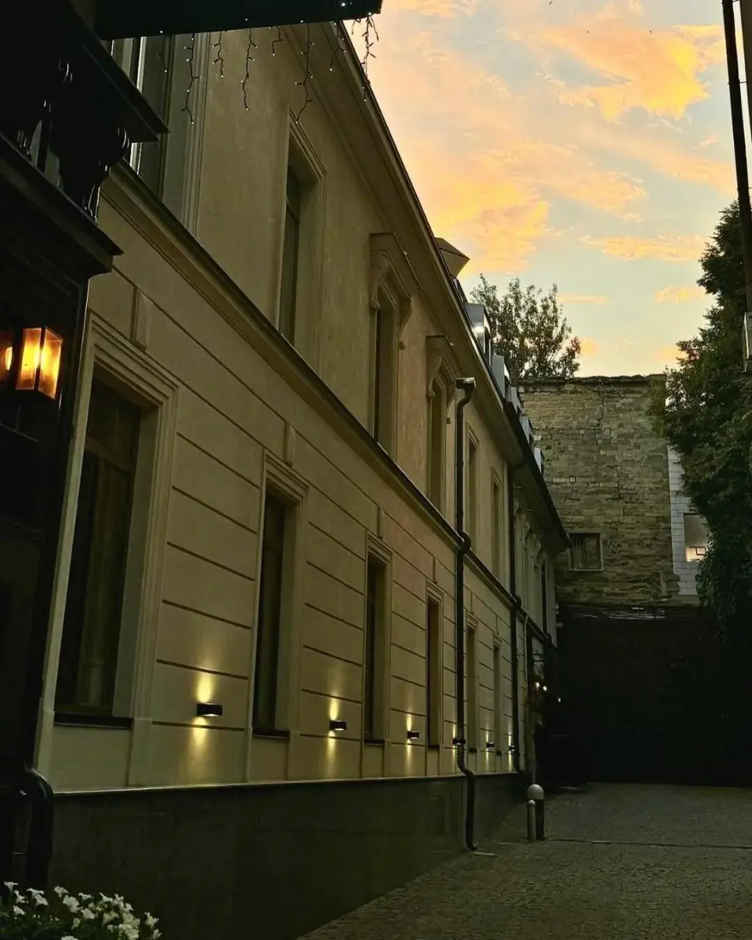 Facade/entrance in Wall Street - Maestro Facade/entrance in Wall Street - Maestro