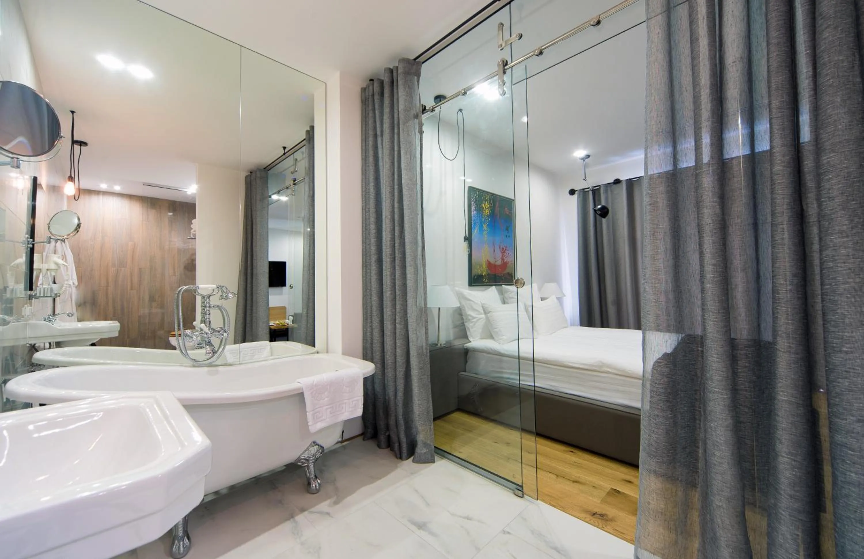 Shower in Wall Street - Maestro