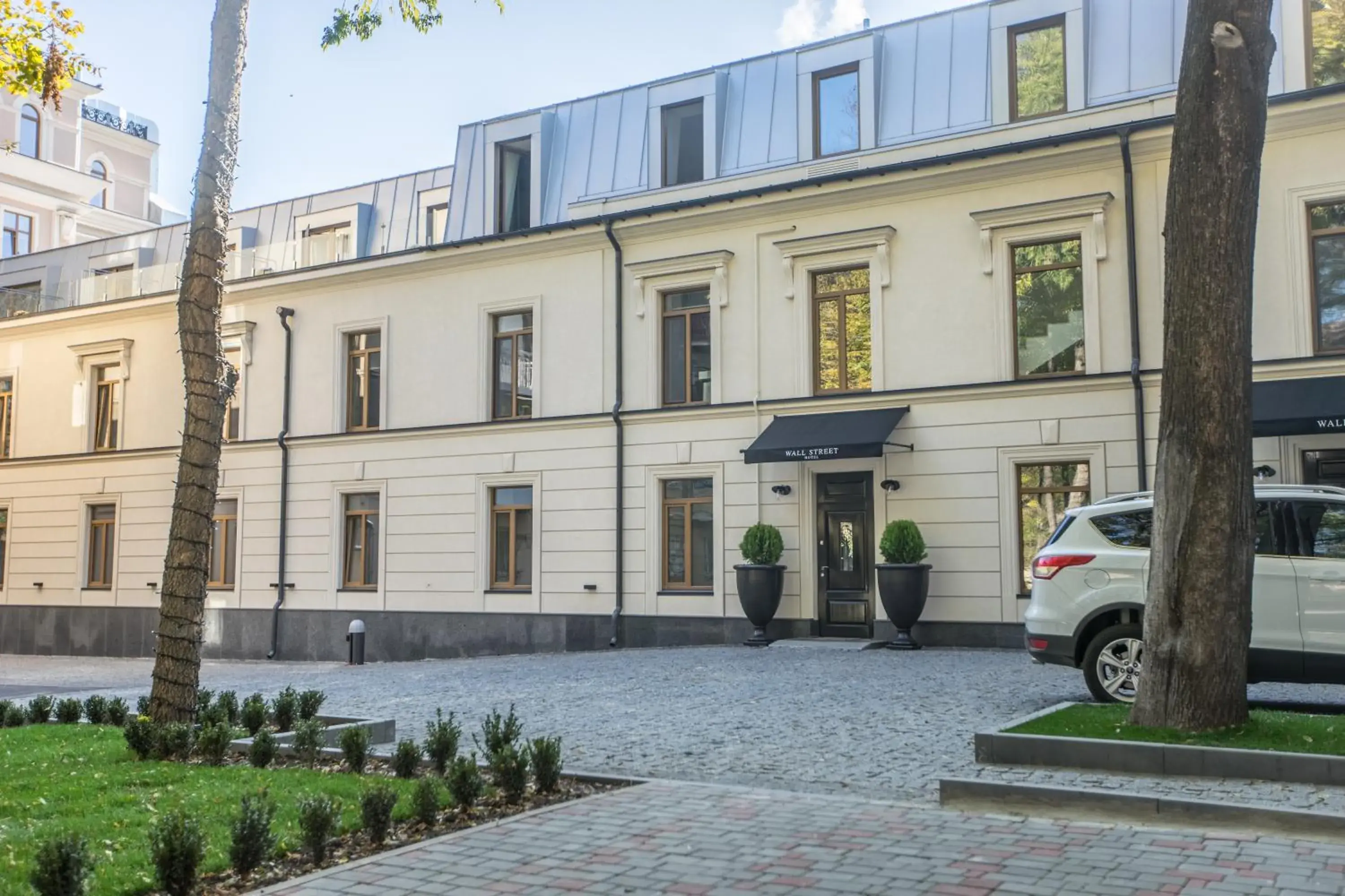 Facade/entrance in Wall Street - Maestro Facade/entrance in Wall Street - Maestro