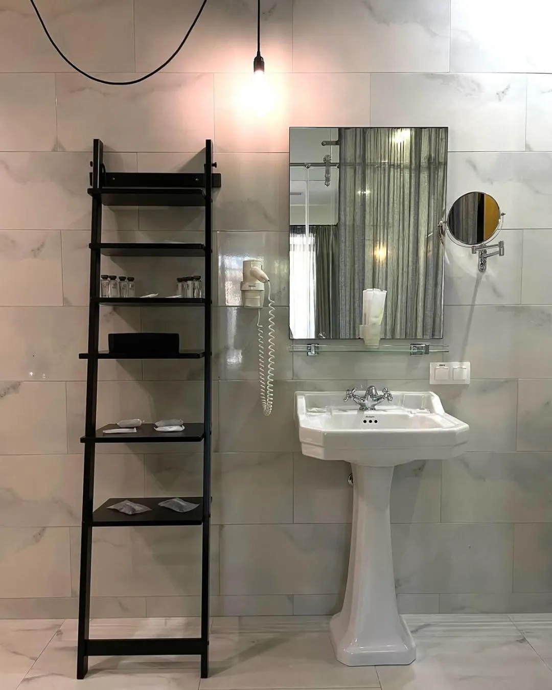 Bathroom in Wall Street - Maestro