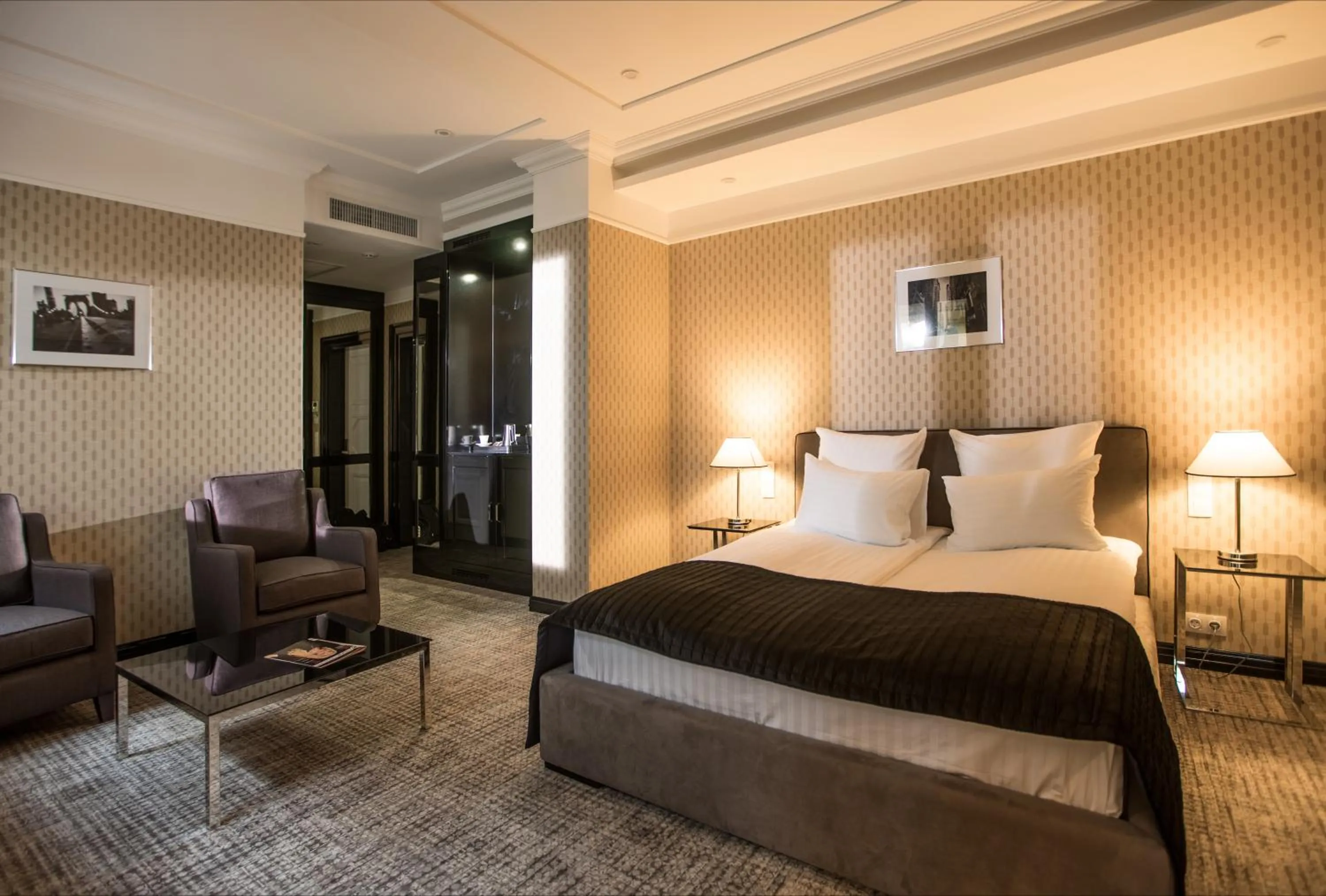 Bed in Wall Street - Maestro