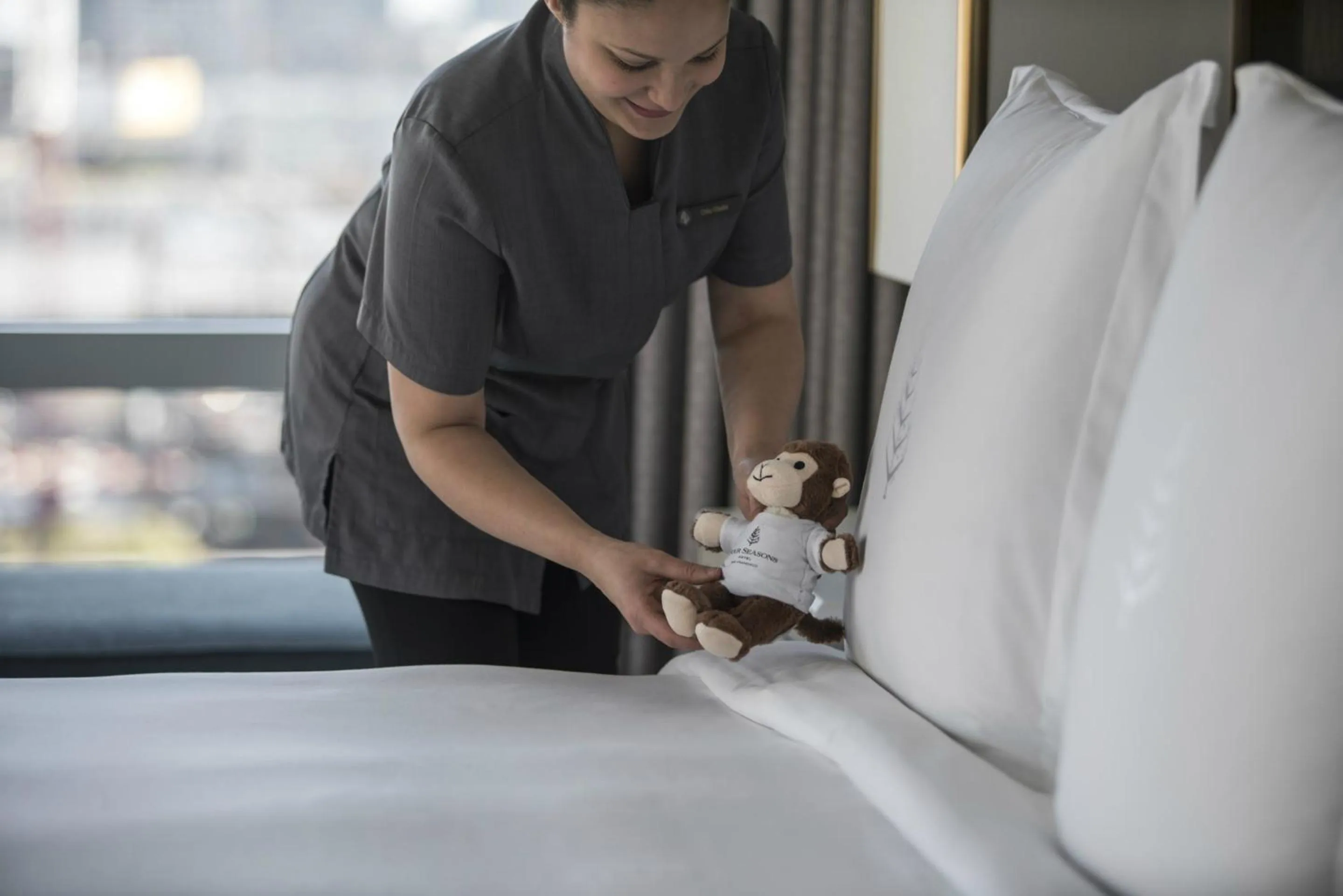 Staff, Bed in Four Seasons Hotel San Francisco
