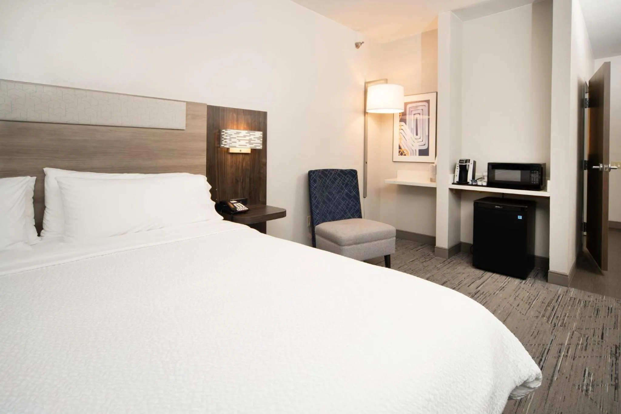 Photo of the whole room, Bed in Holiday Inn Express - Canyon by IHG
