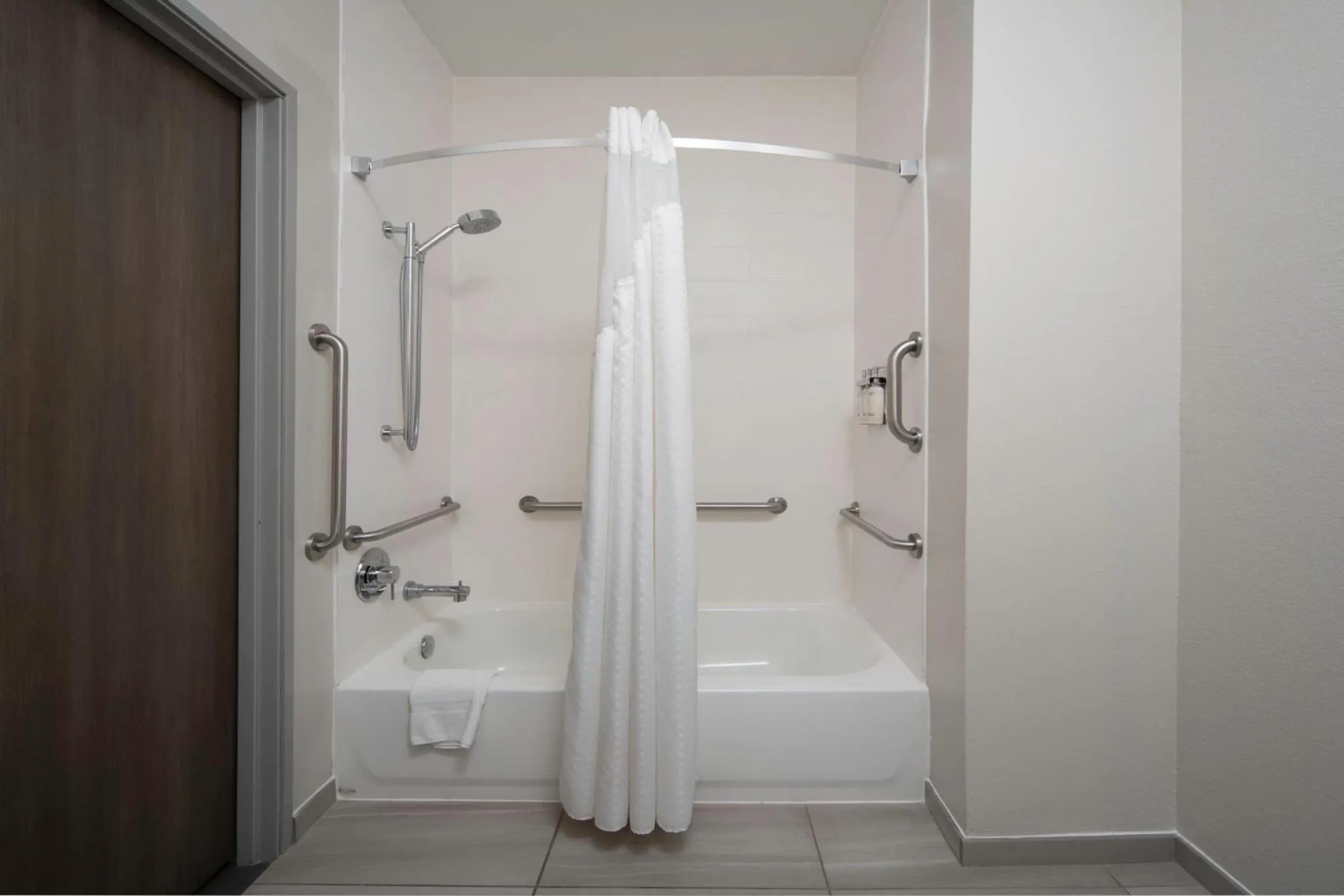 Bathroom in Holiday Inn Express - Canyon by IHG