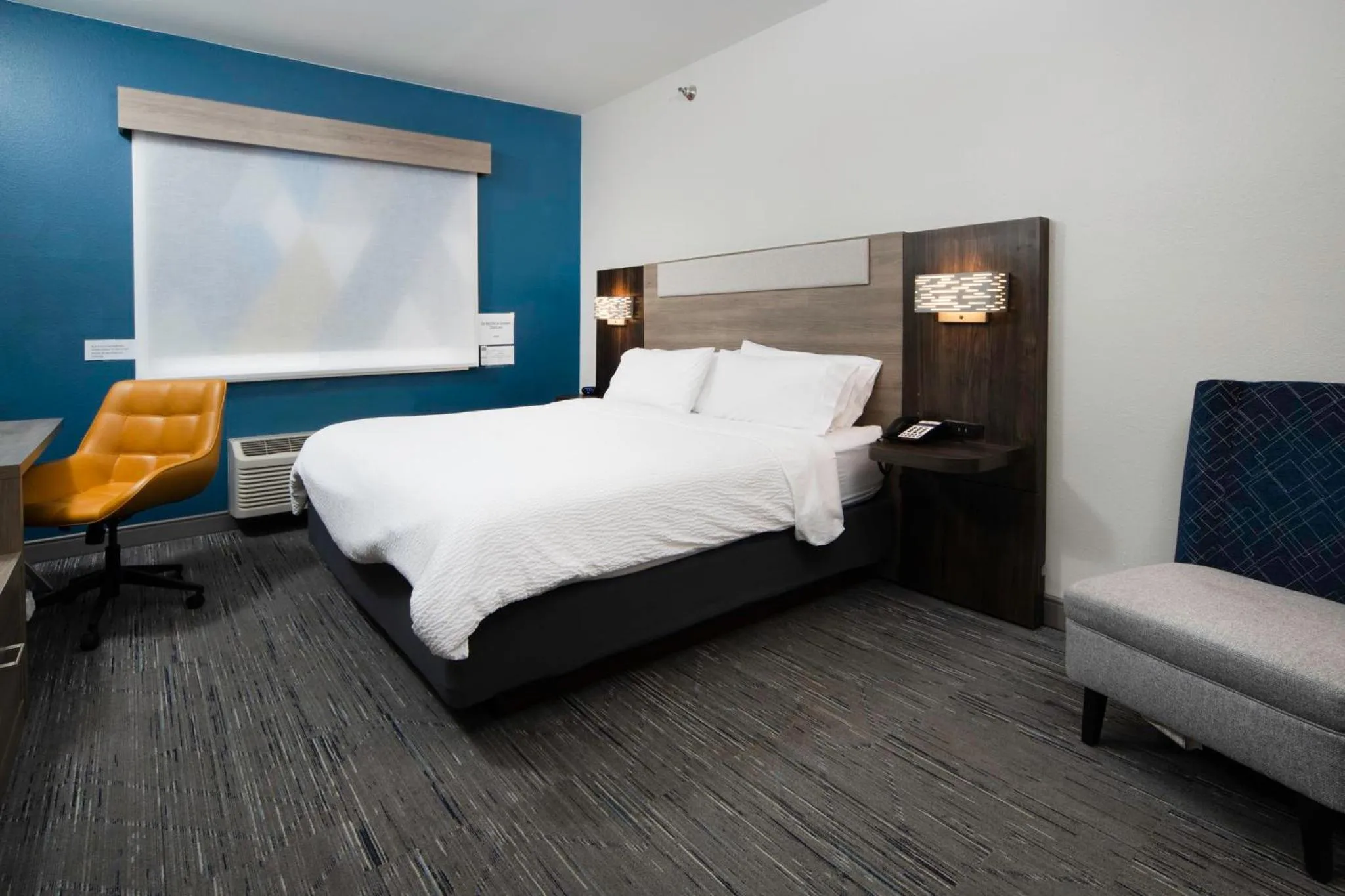 Photo of the whole room, Bed in Holiday Inn Express - Canyon by IHG