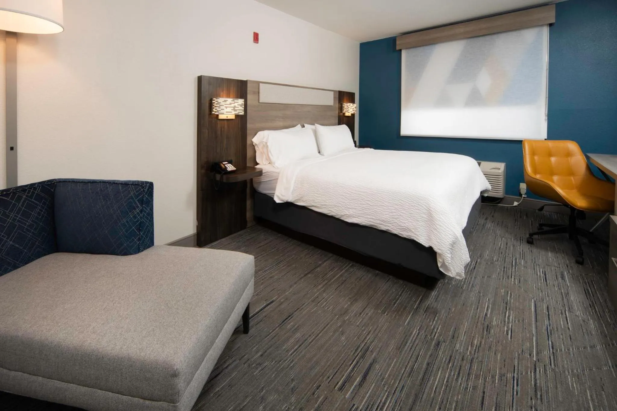Photo of the whole room, Bed in Holiday Inn Express - Canyon by IHG