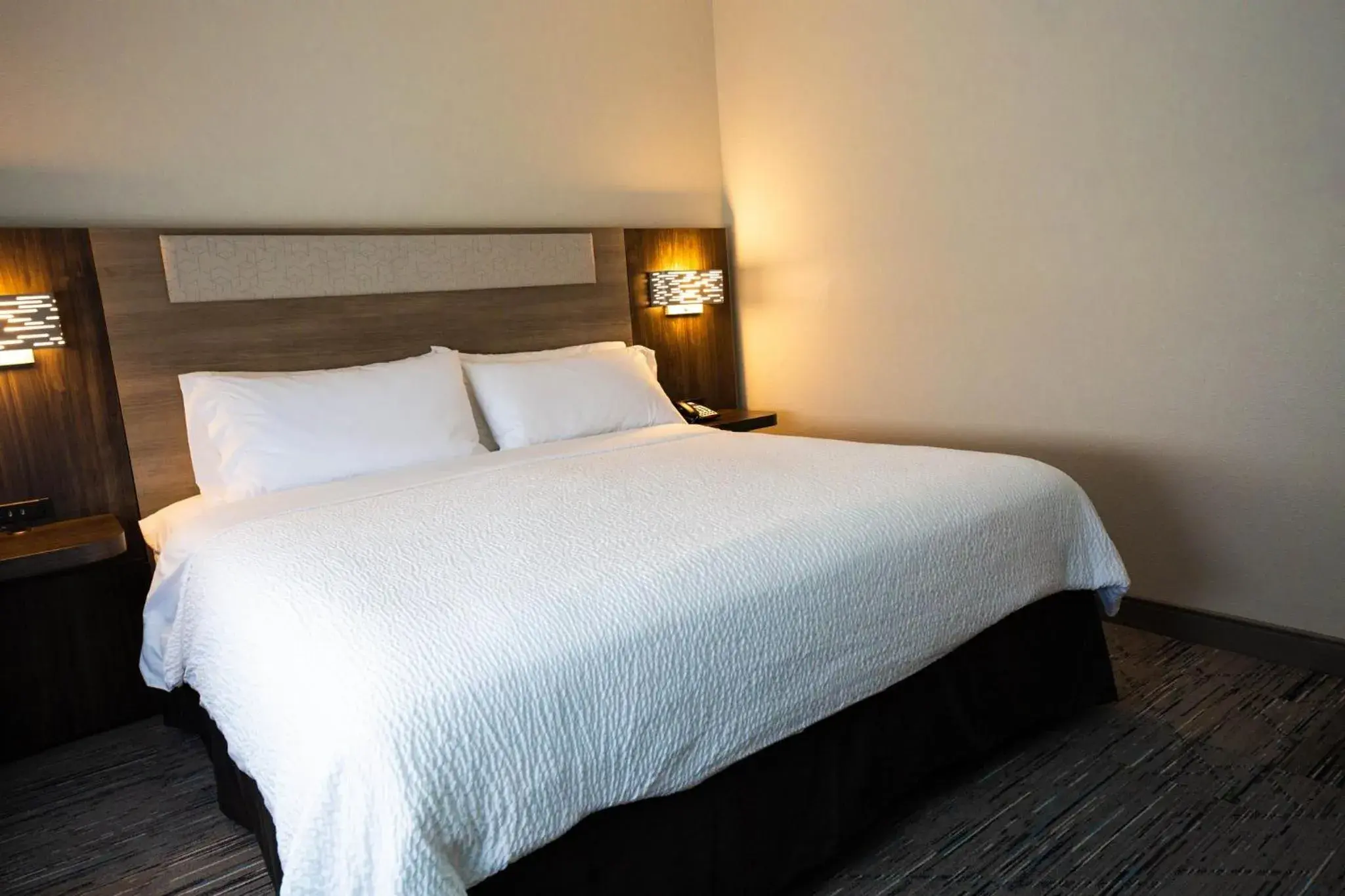 Photo of the whole room, Bed in Holiday Inn Express - Canyon by IHG Photo of the whole room, Bed in Holiday Inn Express - Canyon by IHG