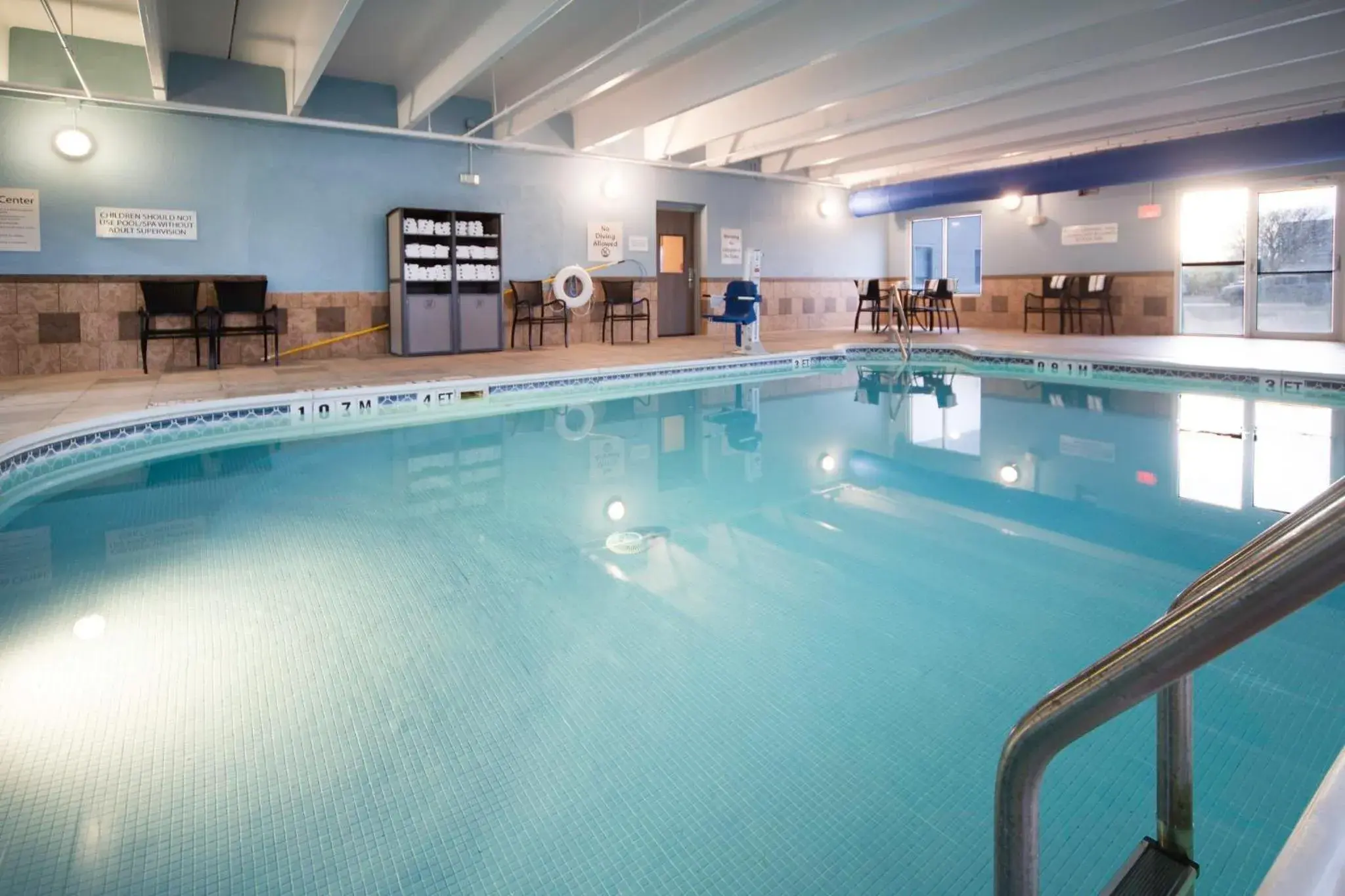 Swimming pool in Holiday Inn Express - Canyon by IHG Swimming pool in Holiday Inn Express - Canyon by IHG