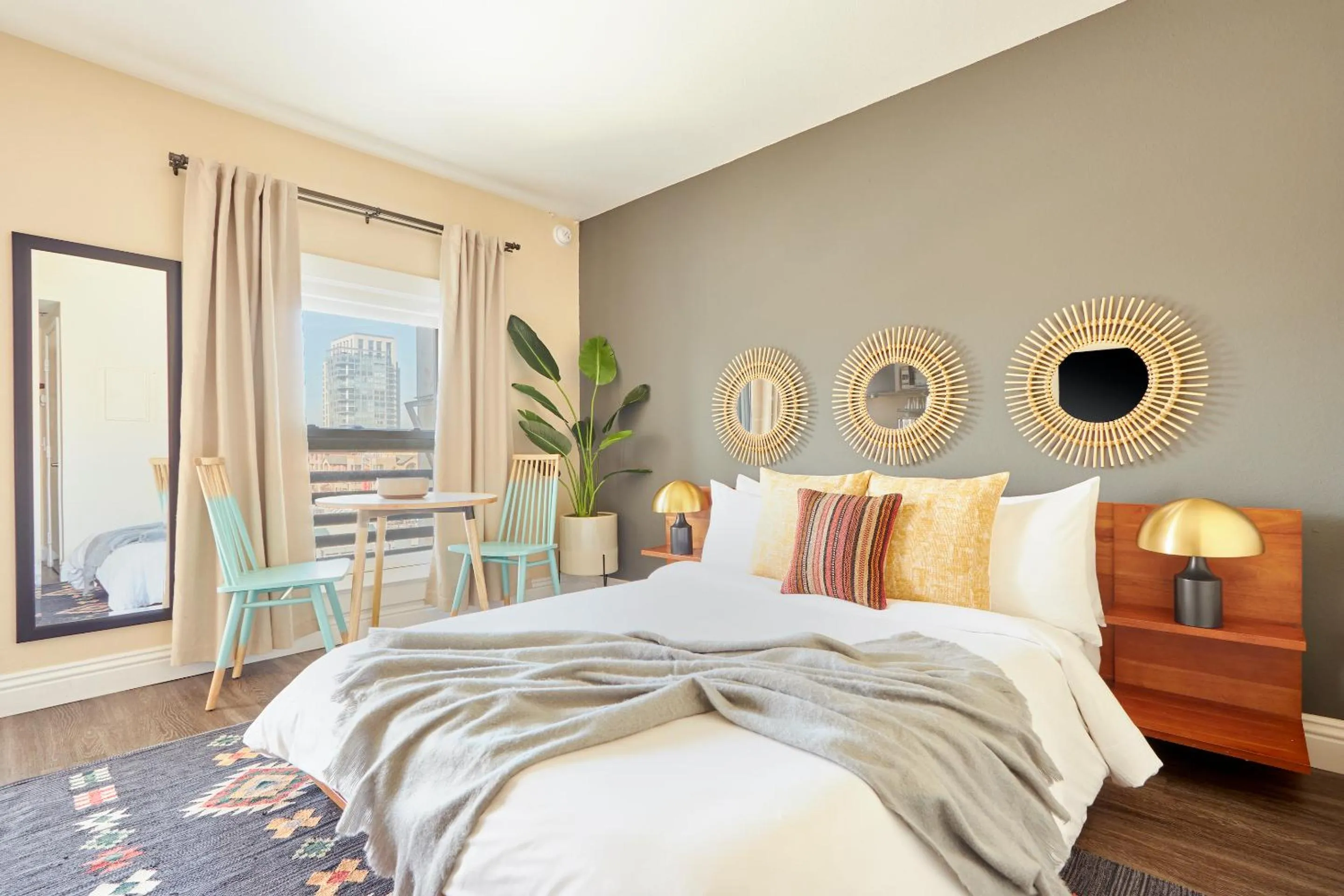 Photo of the whole room, Bed in Sonder The Marin