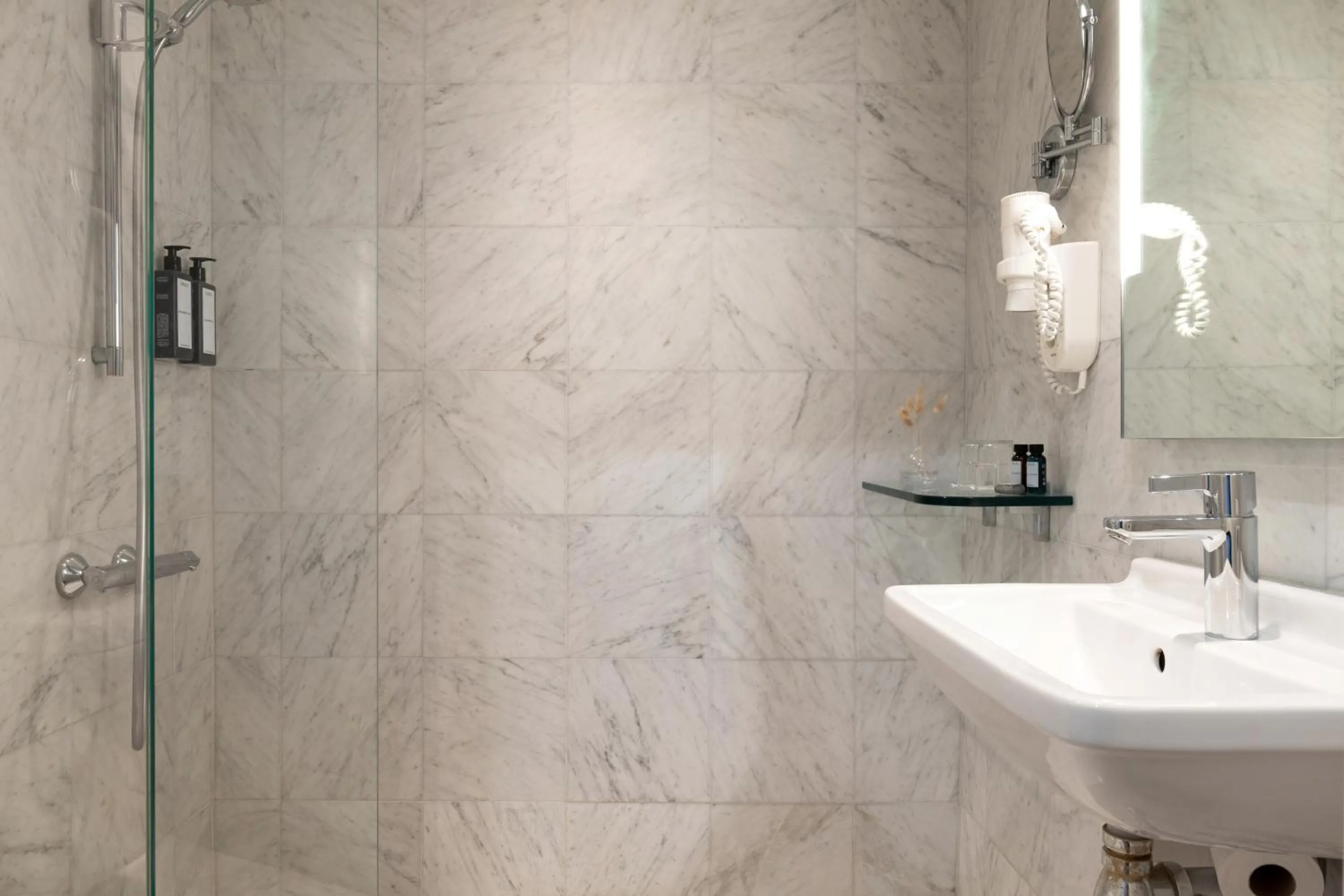 Shower in Elite Stora Hotellet Örebro