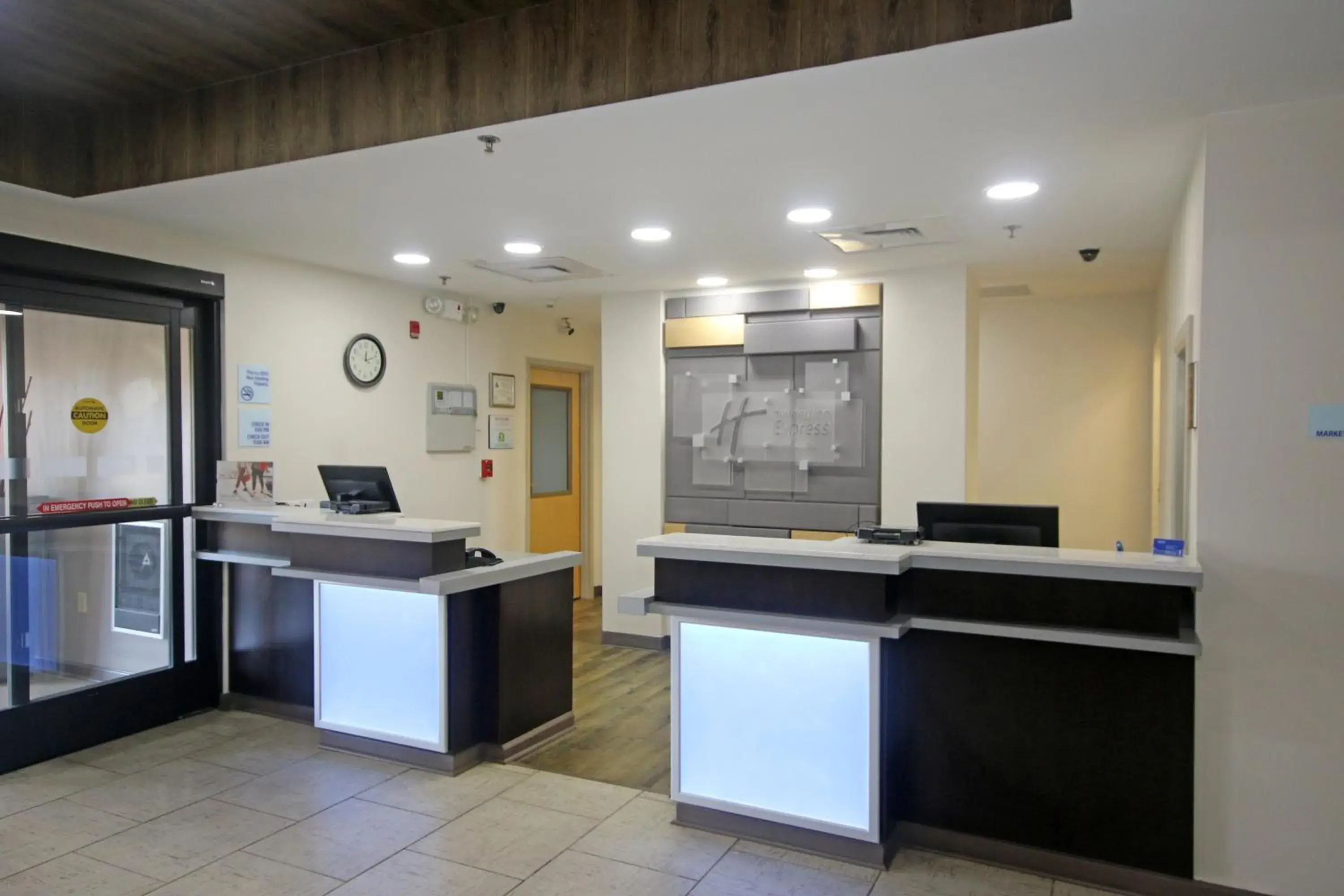 Property building in Holiday Inn Express Hotel & Suites Greensboro-East by IHG Property building in Holiday Inn Express Hotel & Suites Greensboro-East by IHG