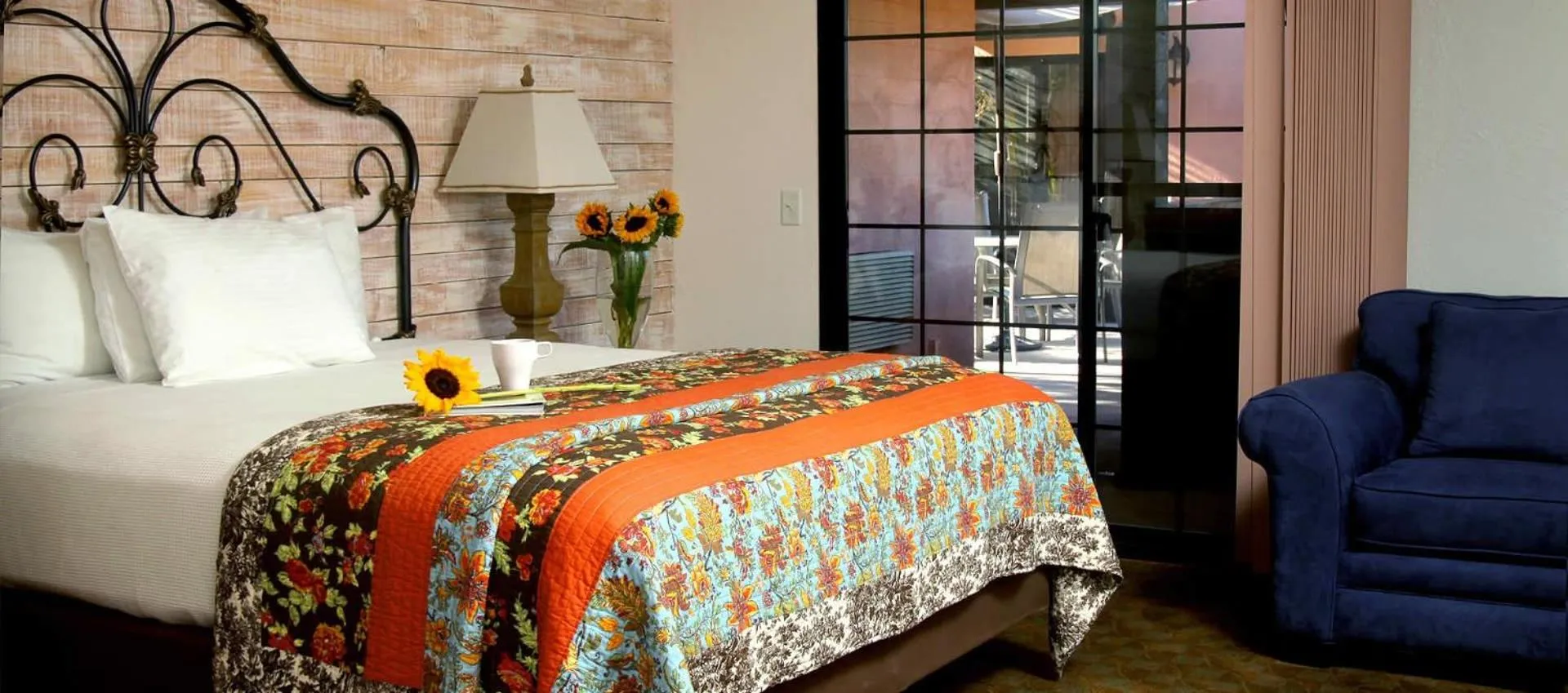 Bedroom, Bed in Hotel California