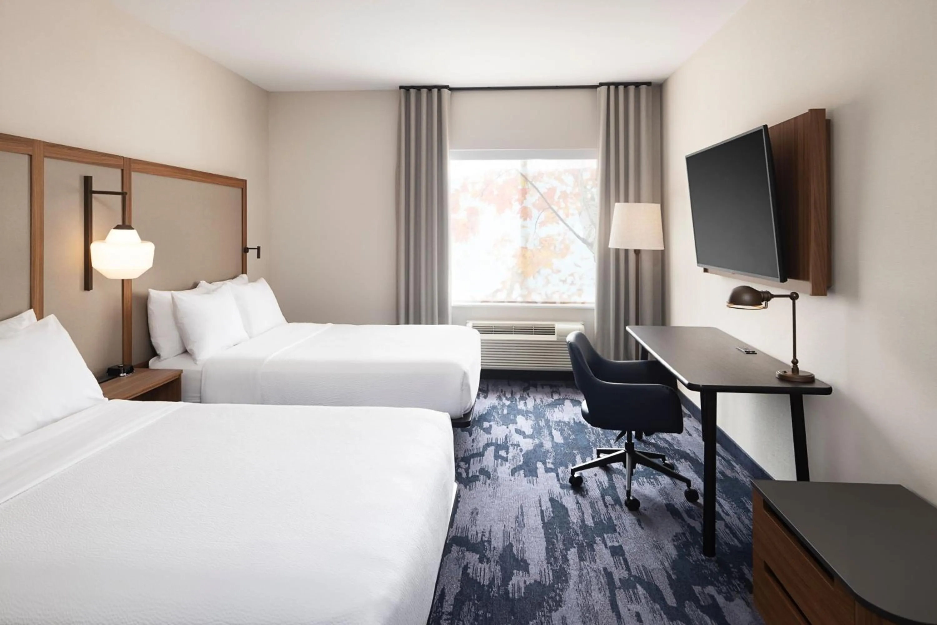 Photo of the whole room, Bed in Fairfield Inn & Suites by Marriott West Kelowna