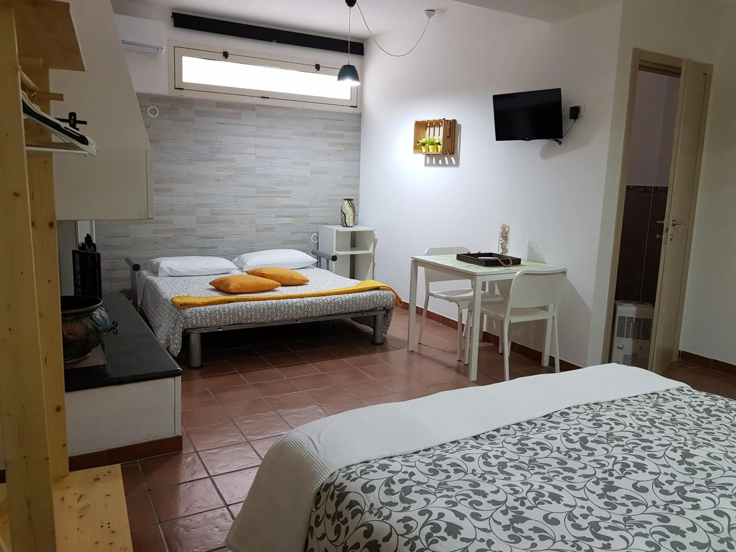 Photo of the whole room in La Macchia