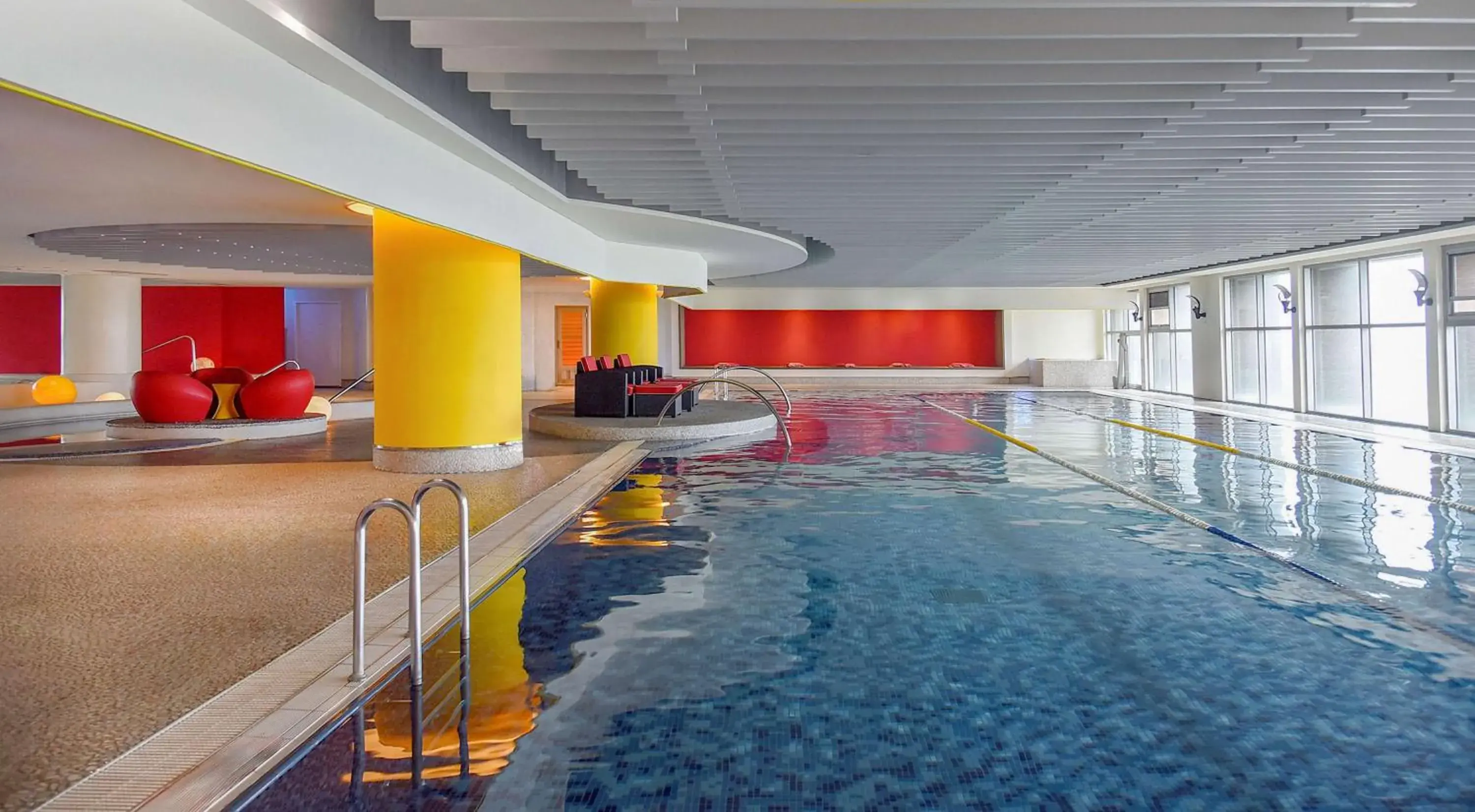 Swimming pool in Hyatt Regency Taoyuan International Airport Swimming pool in Hyatt Regency Taoyuan International Airport