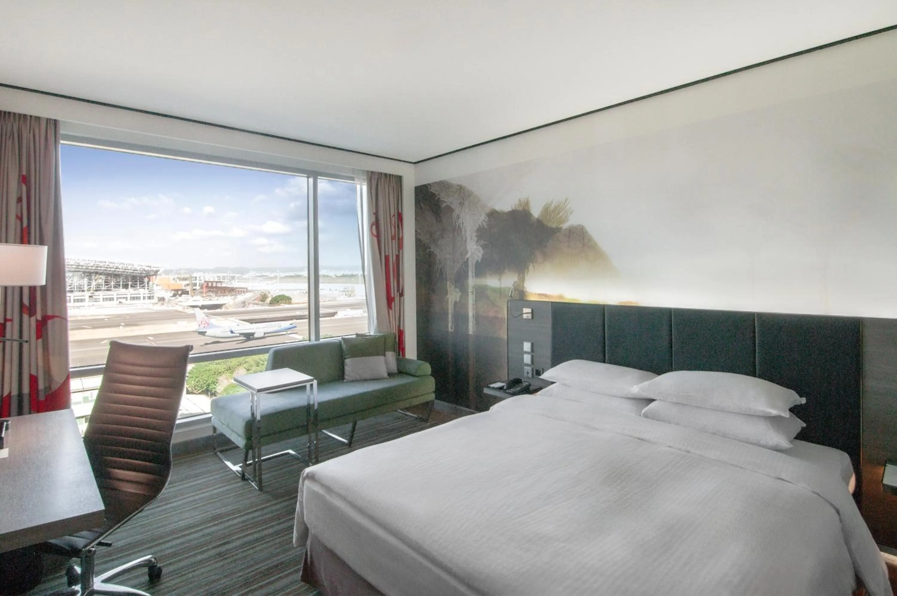 King Room with Airport View - Club Access in Hyatt Regency Taoyuan International Airport