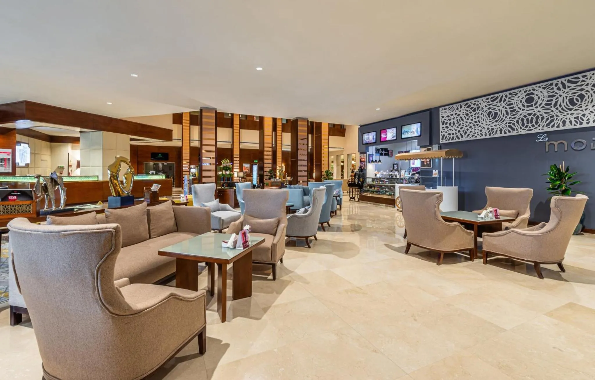 Lounge or bar in Holiday Inn Riyadh Al Qasr by IHG