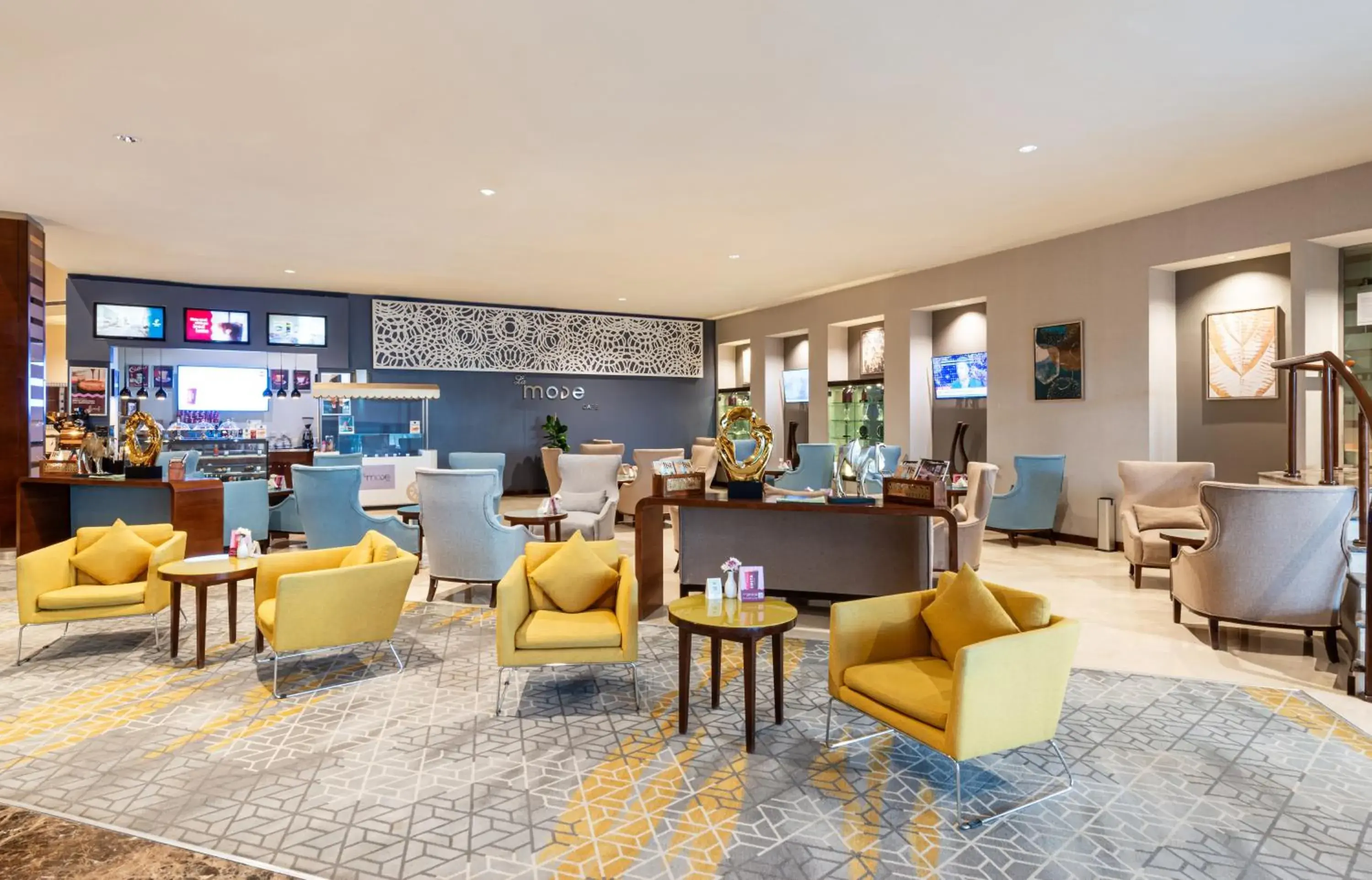 Lounge or bar in Holiday Inn Riyadh Al Qasr by IHG Lounge or bar in Holiday Inn Riyadh Al Qasr by IHG