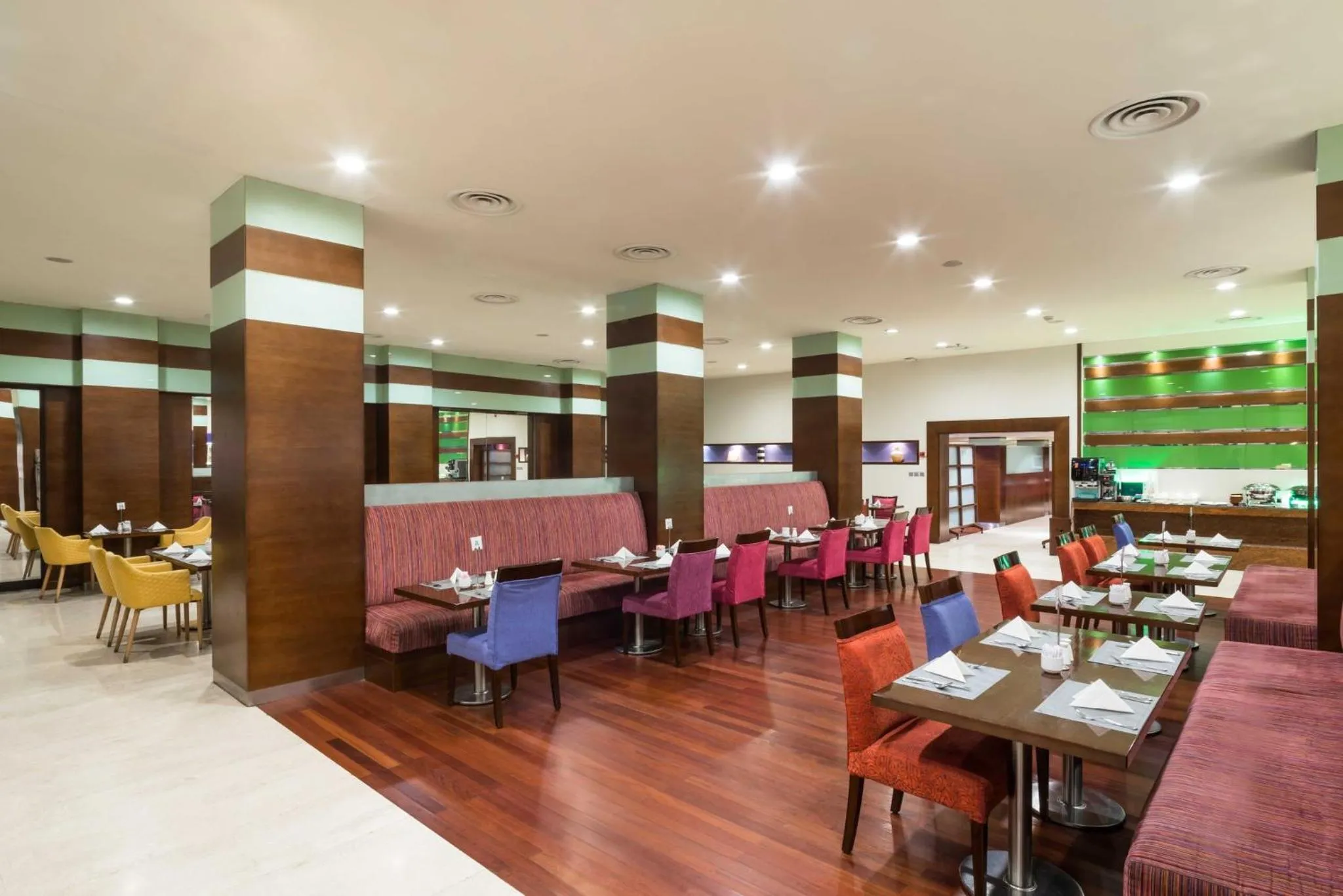 Restaurant/places to eat in Holiday Inn Riyadh Al Qasr by IHG