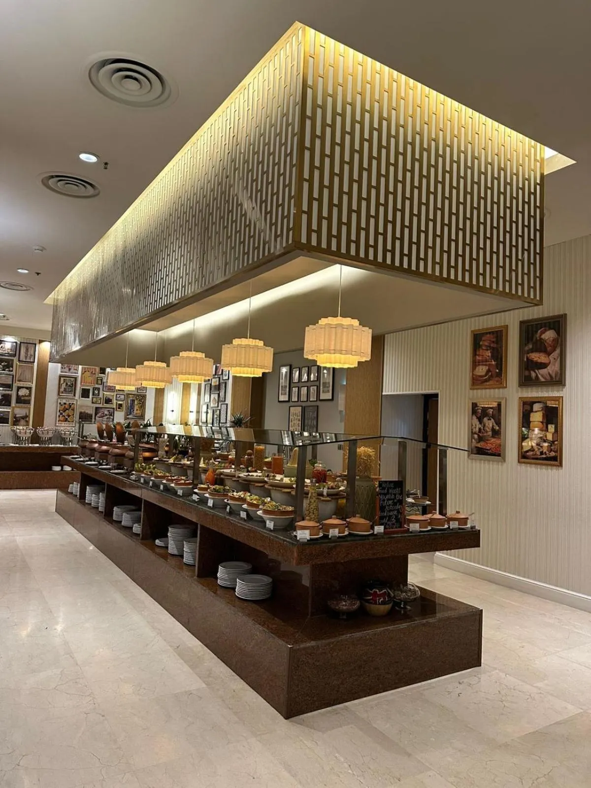 Restaurant/places to eat in Holiday Inn Riyadh Al Qasr by IHG