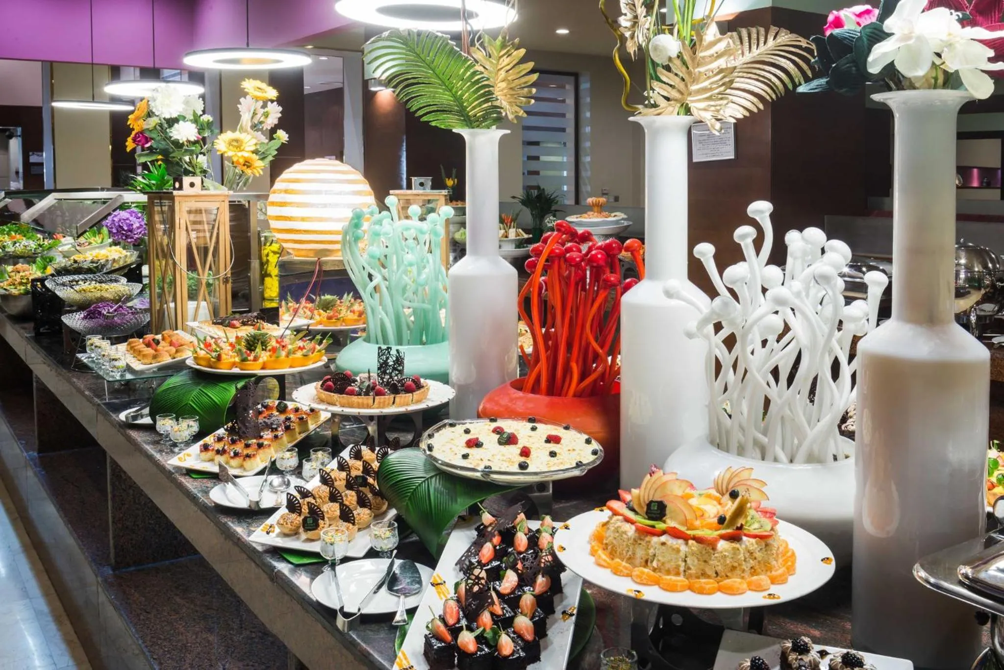 Restaurant/places to eat in Holiday Inn Riyadh Al Qasr by IHG