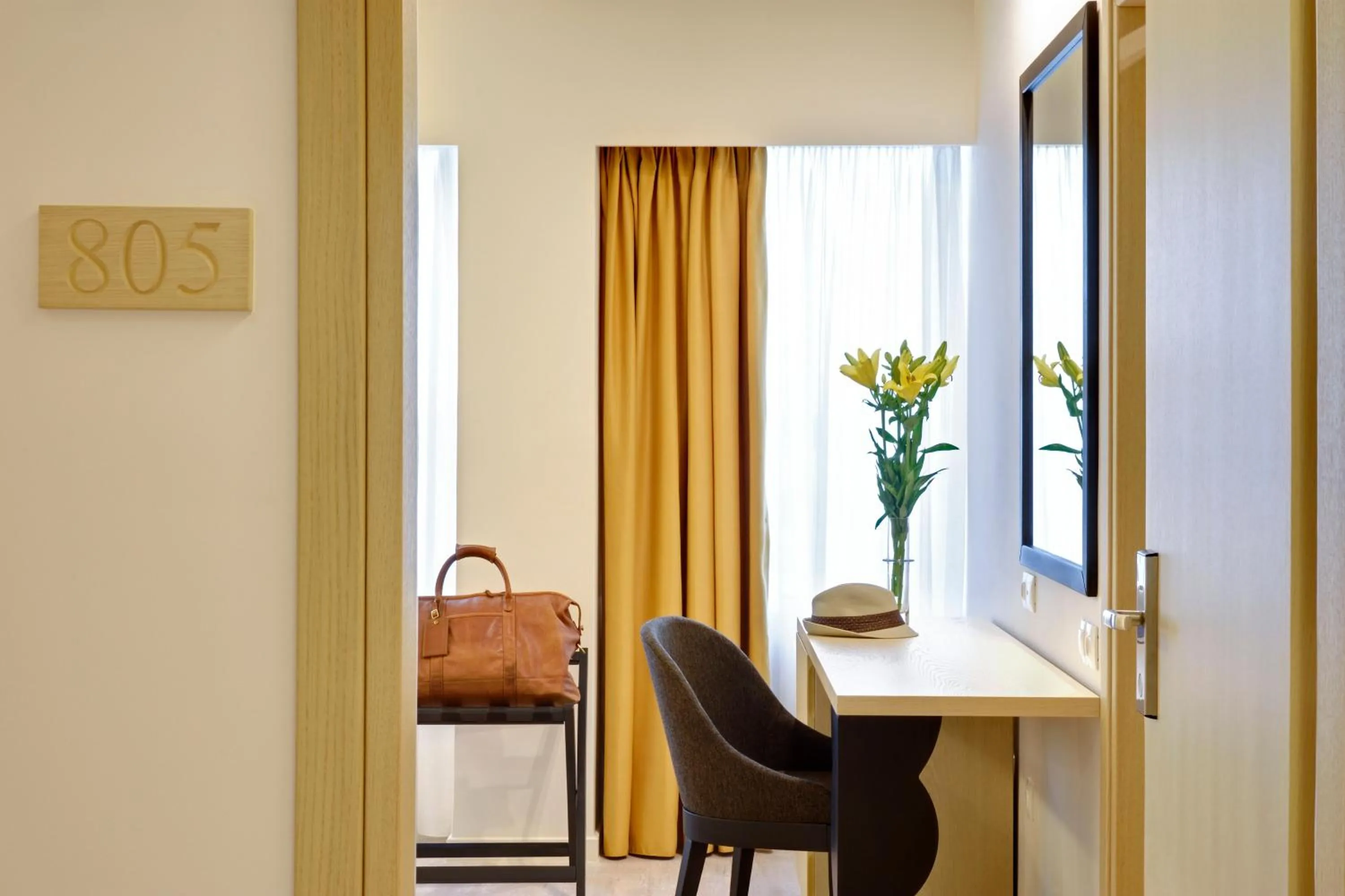 Photo of the whole room in Athens Avenue Hotel