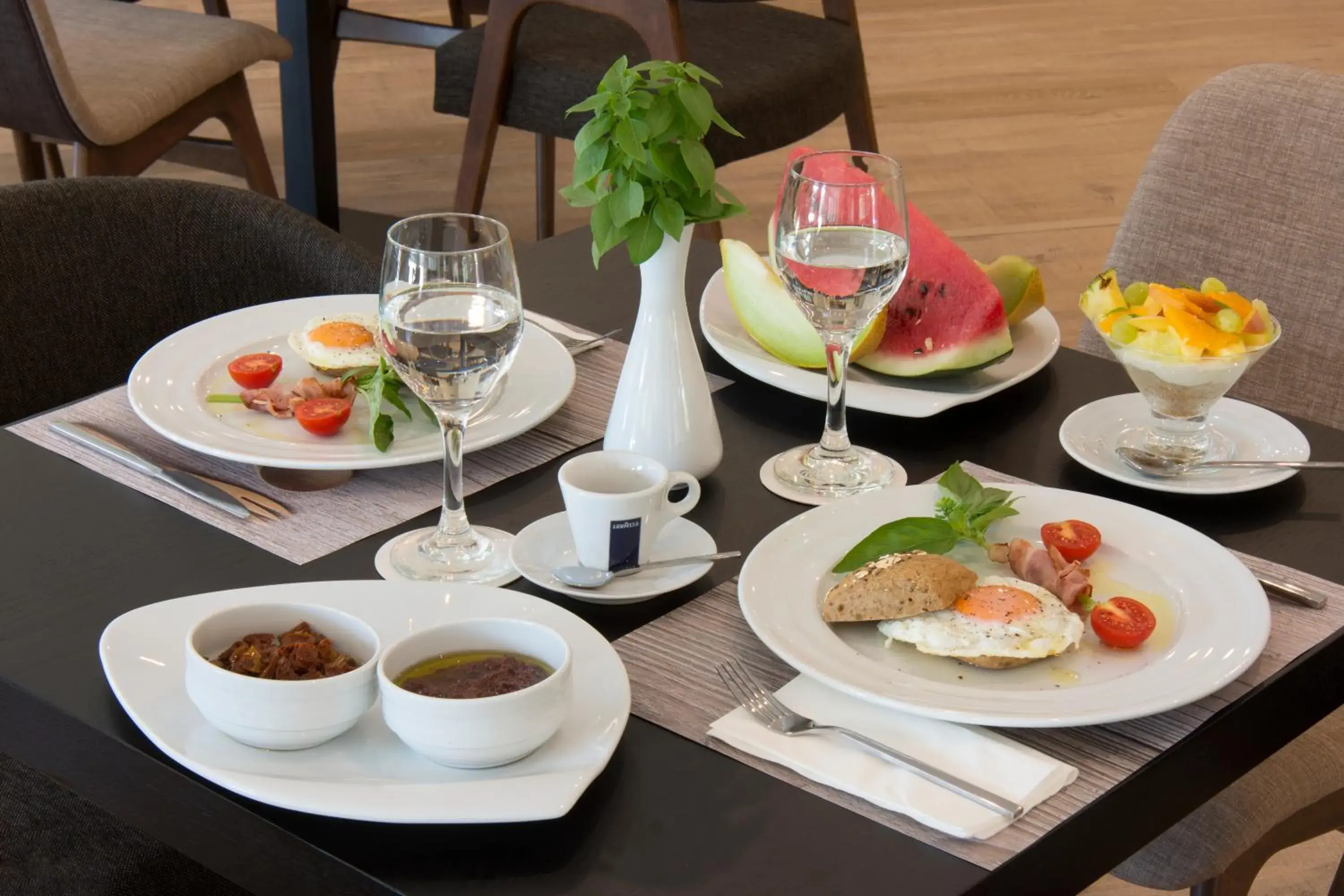 Restaurant/places to eat in Athens Avenue Hotel Restaurant/places to eat in Athens Avenue Hotel