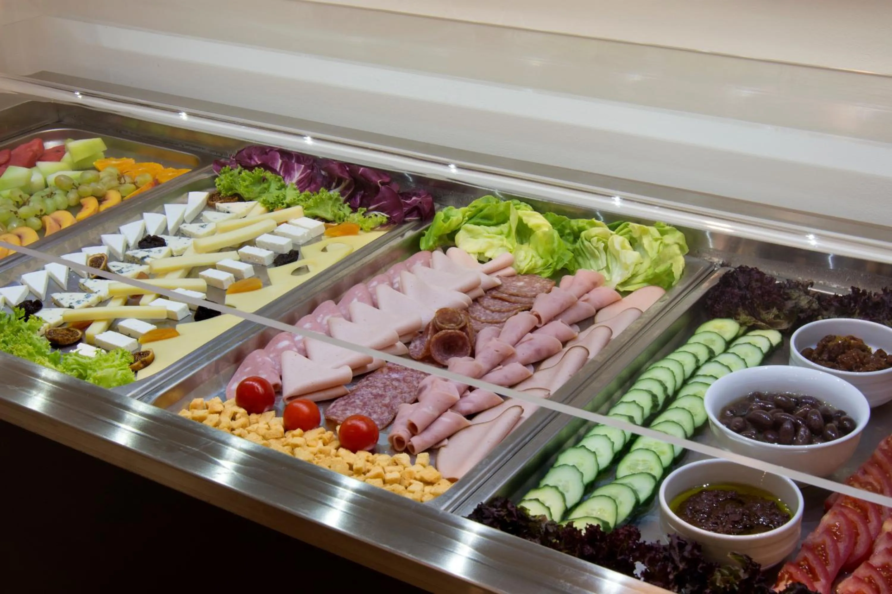 Restaurant/places to eat in Athens Avenue Hotel