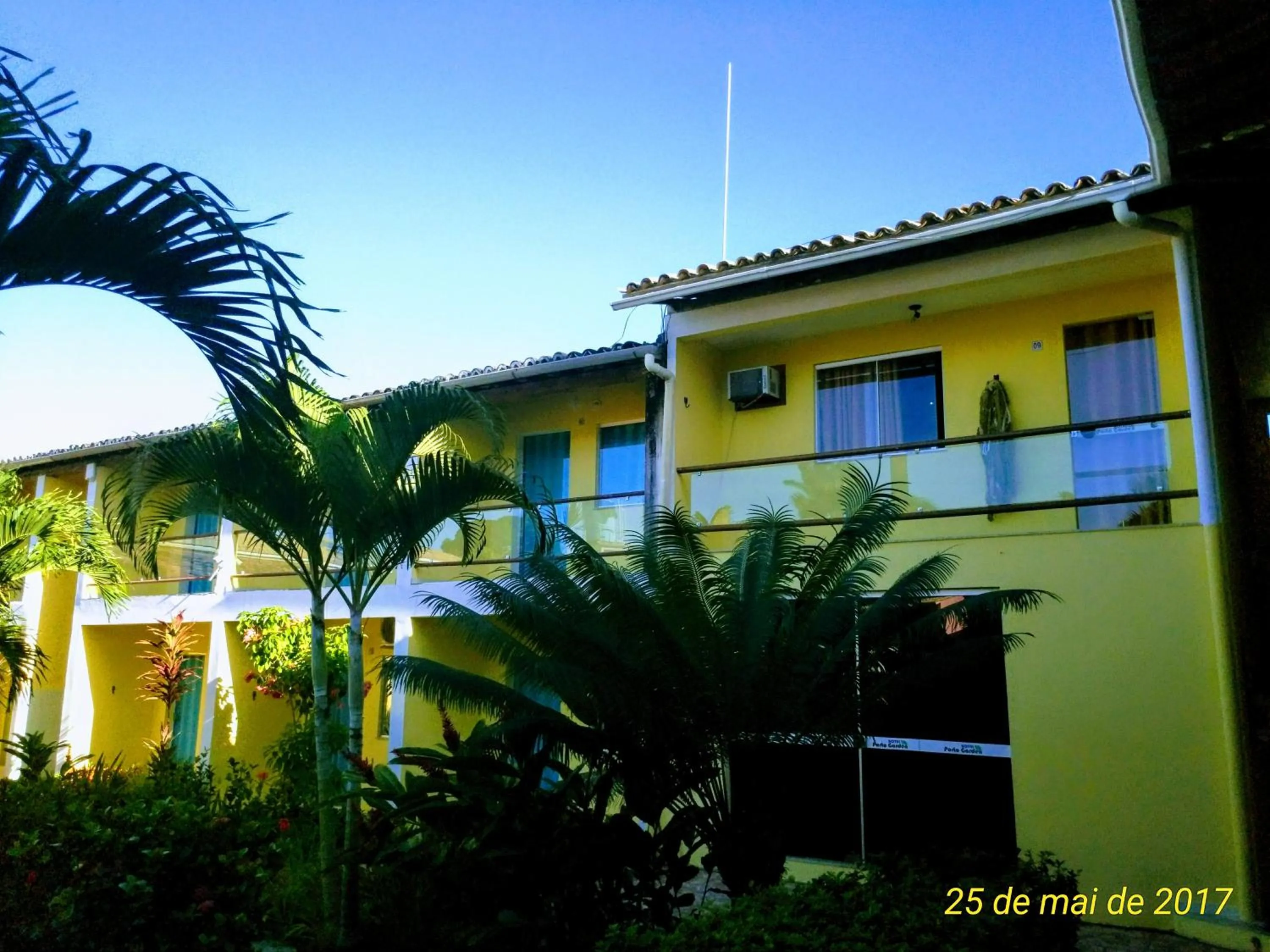 Property building in Hotel Porto Garden