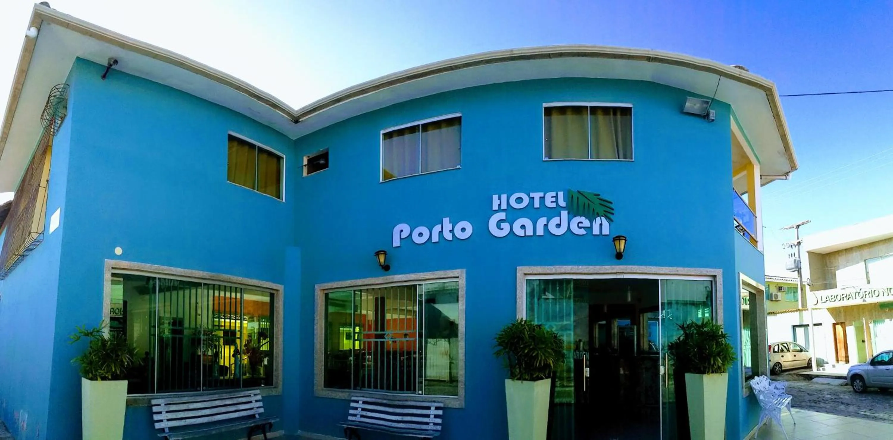 Property building in Hotel Porto Garden