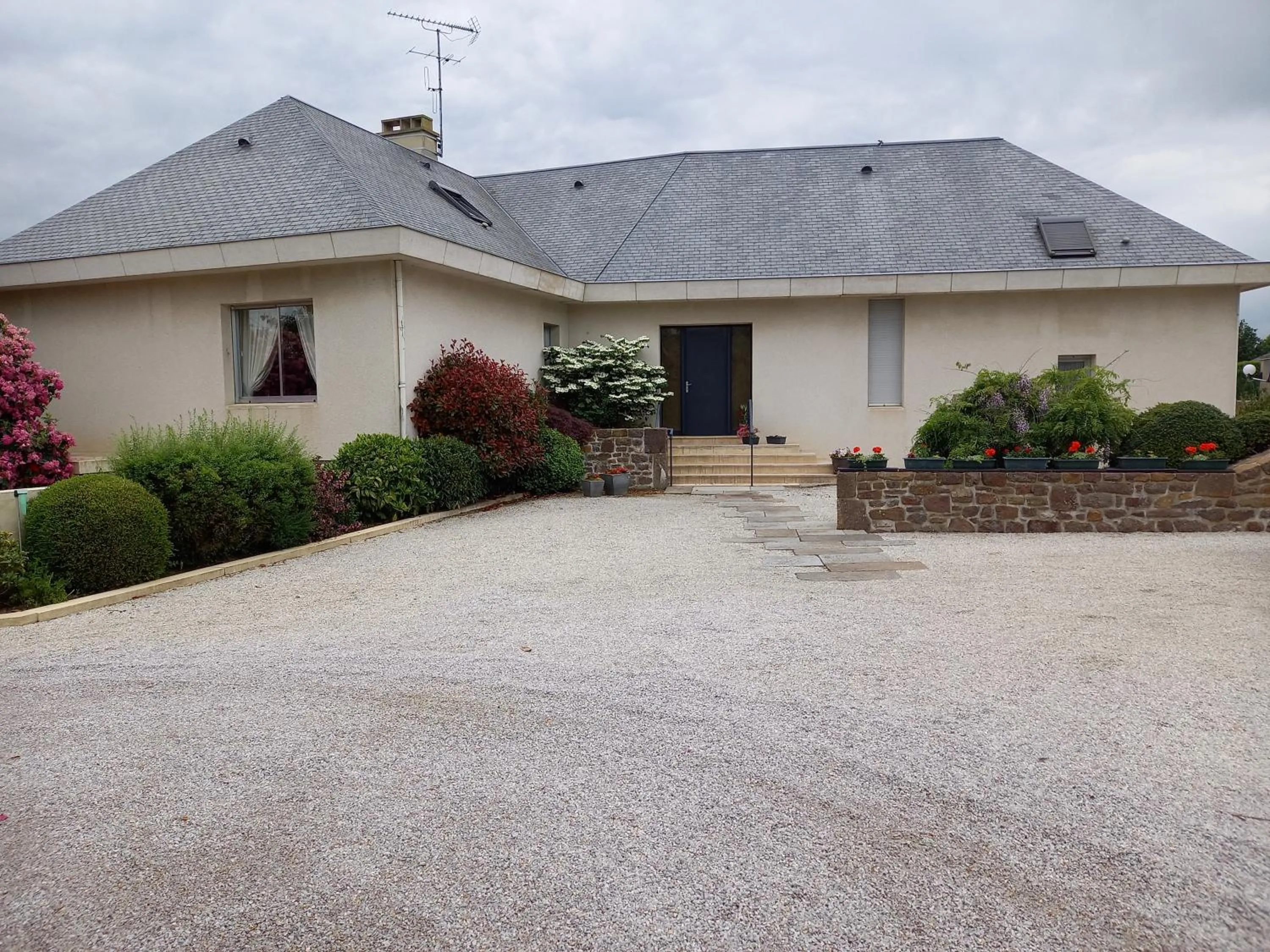 il giardino F Heudier ,E Decourcy ,Tessy sur vire Manche