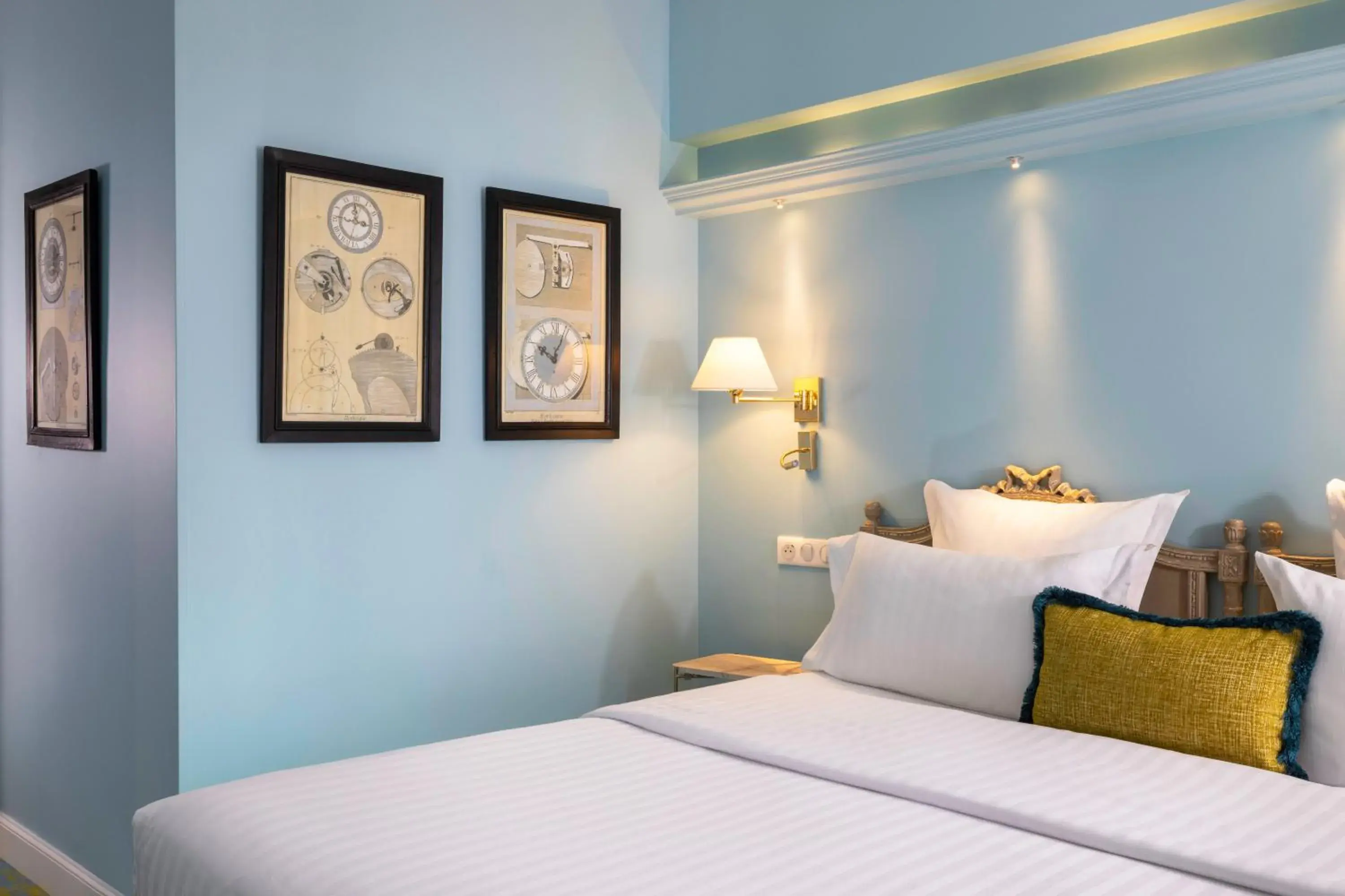 Photo of the whole room, Bed in Le Relais Madeleine Photo of the whole room, Bed in Le Relais Madeleine