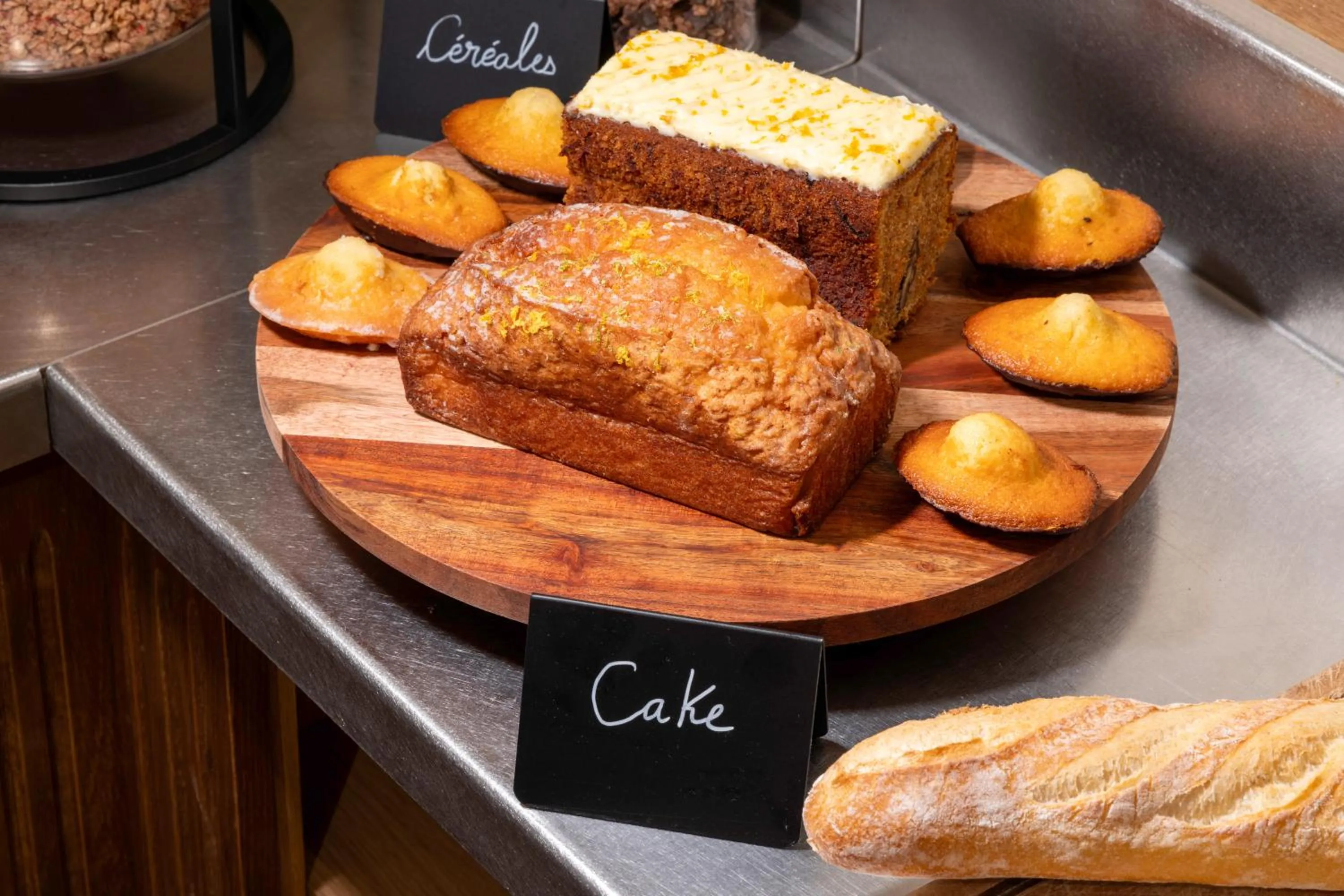 Food and drinks in Le Relais Madeleine