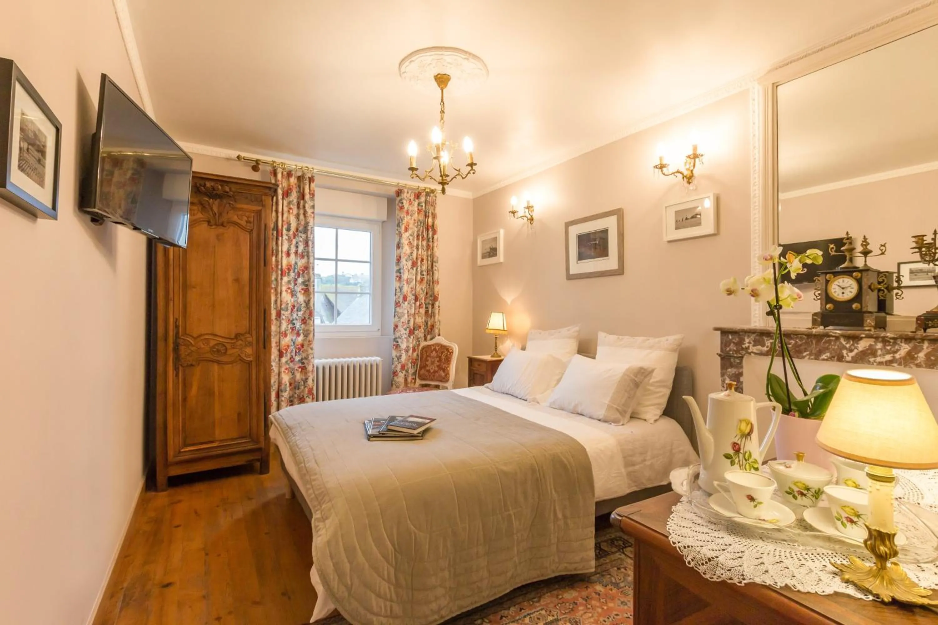Superior Queen Room in DDay Aviators