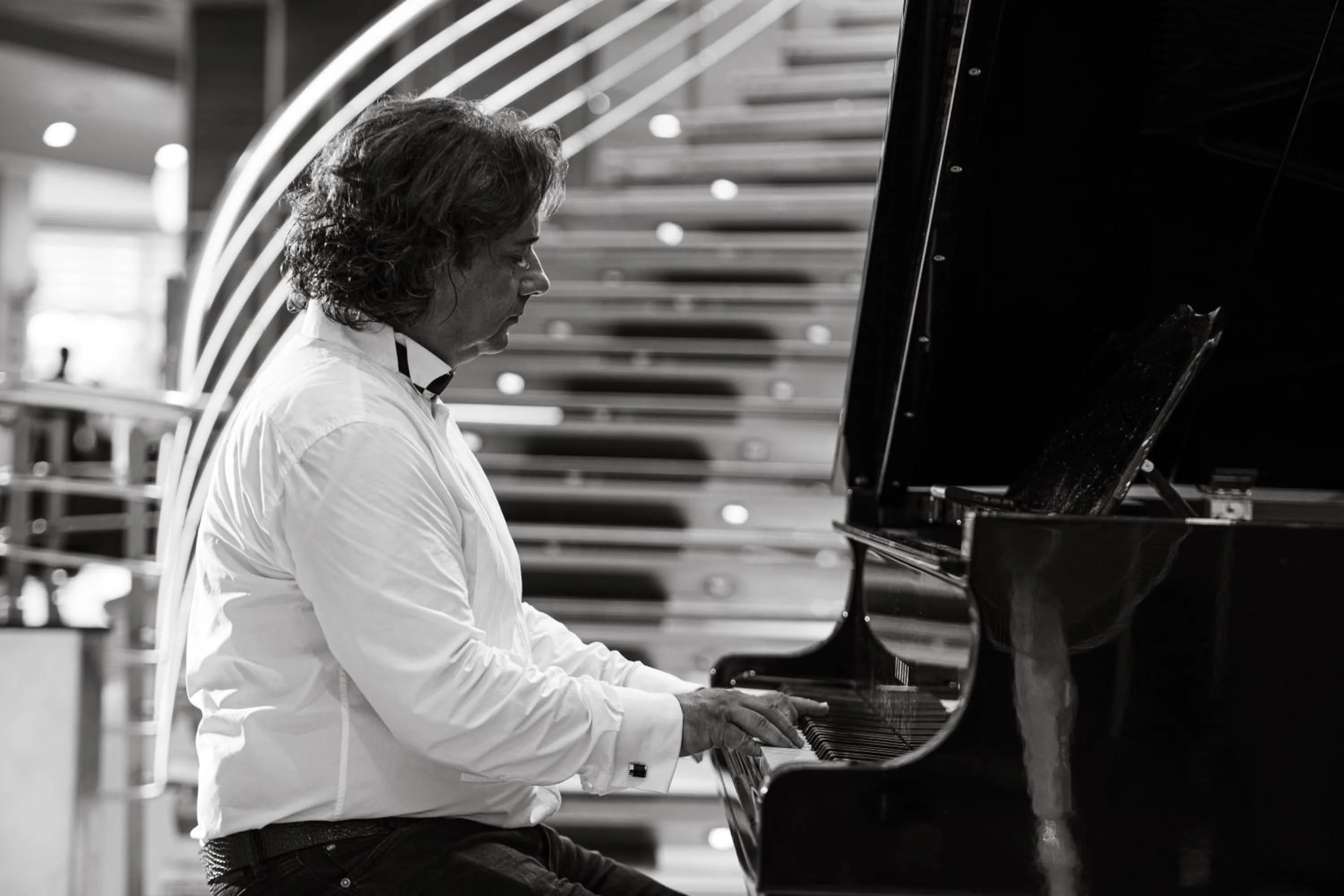 Entertainment in Rox Resort Hotel