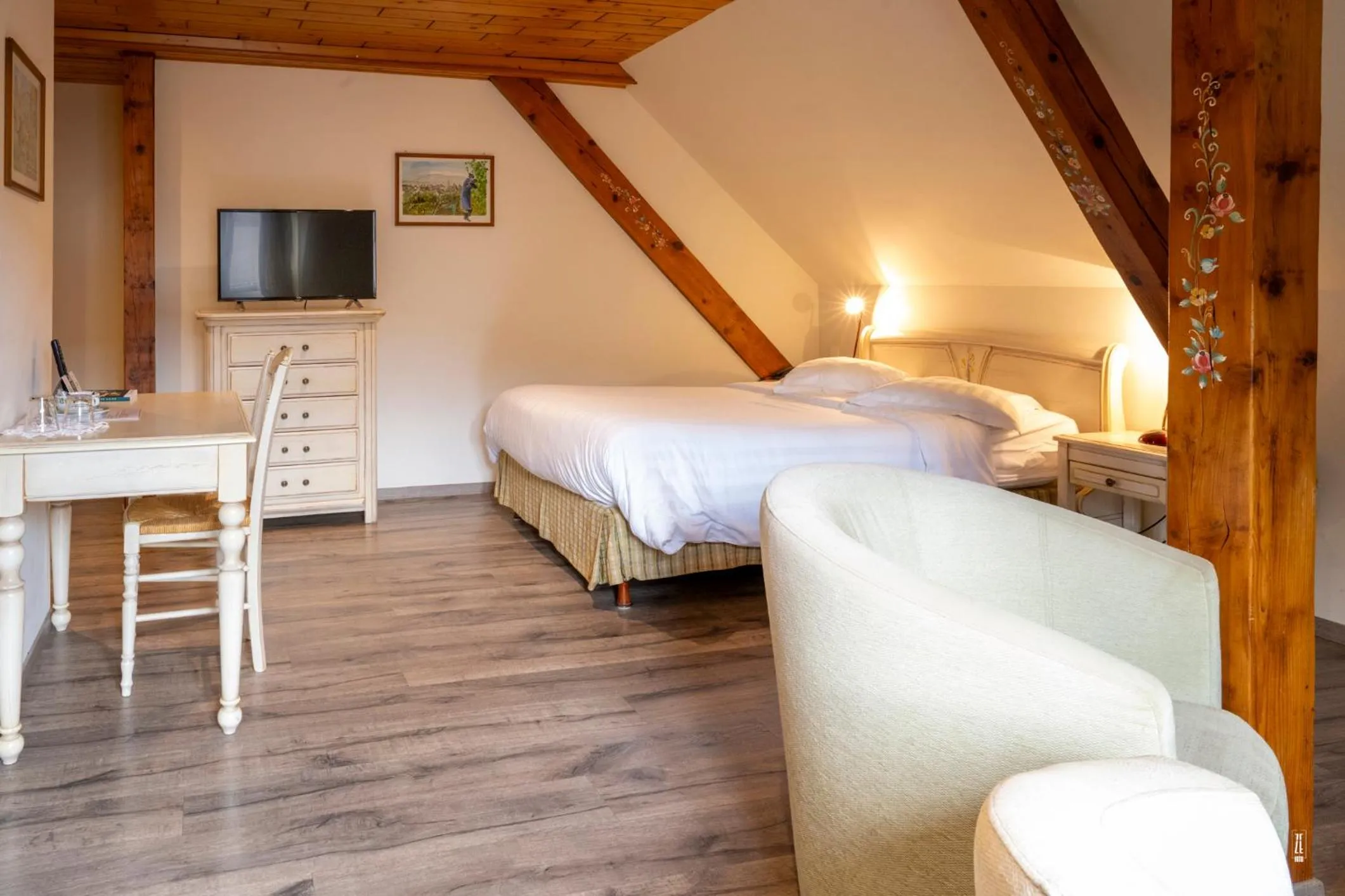 Photo of the whole room, Bed in Logis Hotel Restaurant Le Faudé