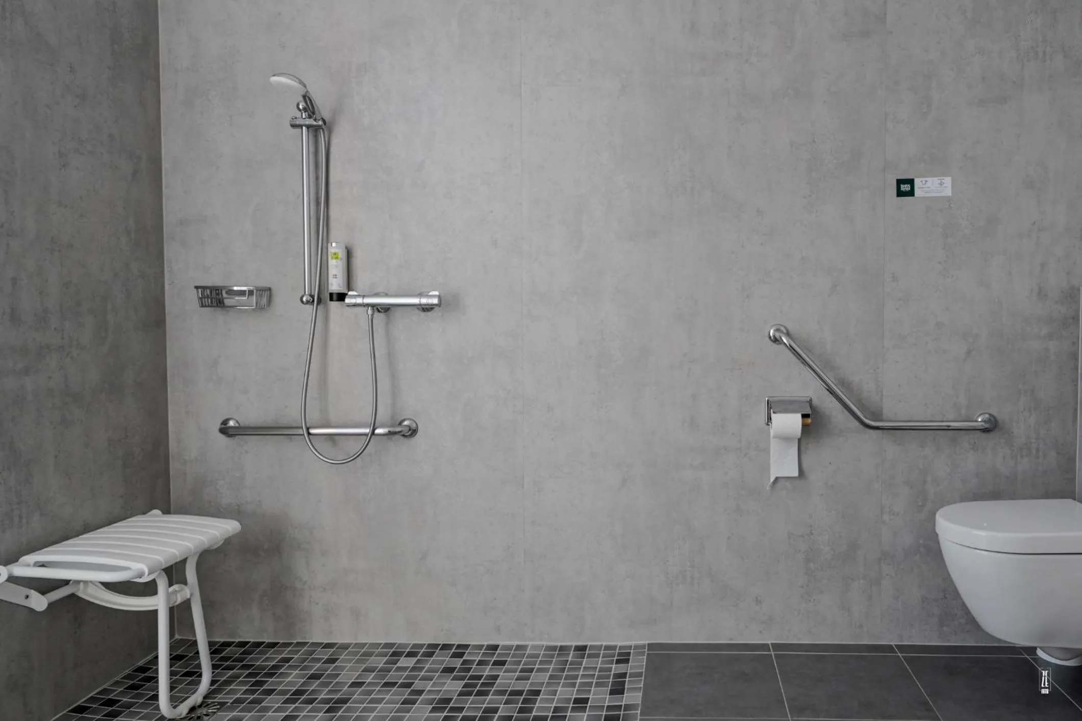 Bathroom in Logis Hotel Restaurant Le Faudé