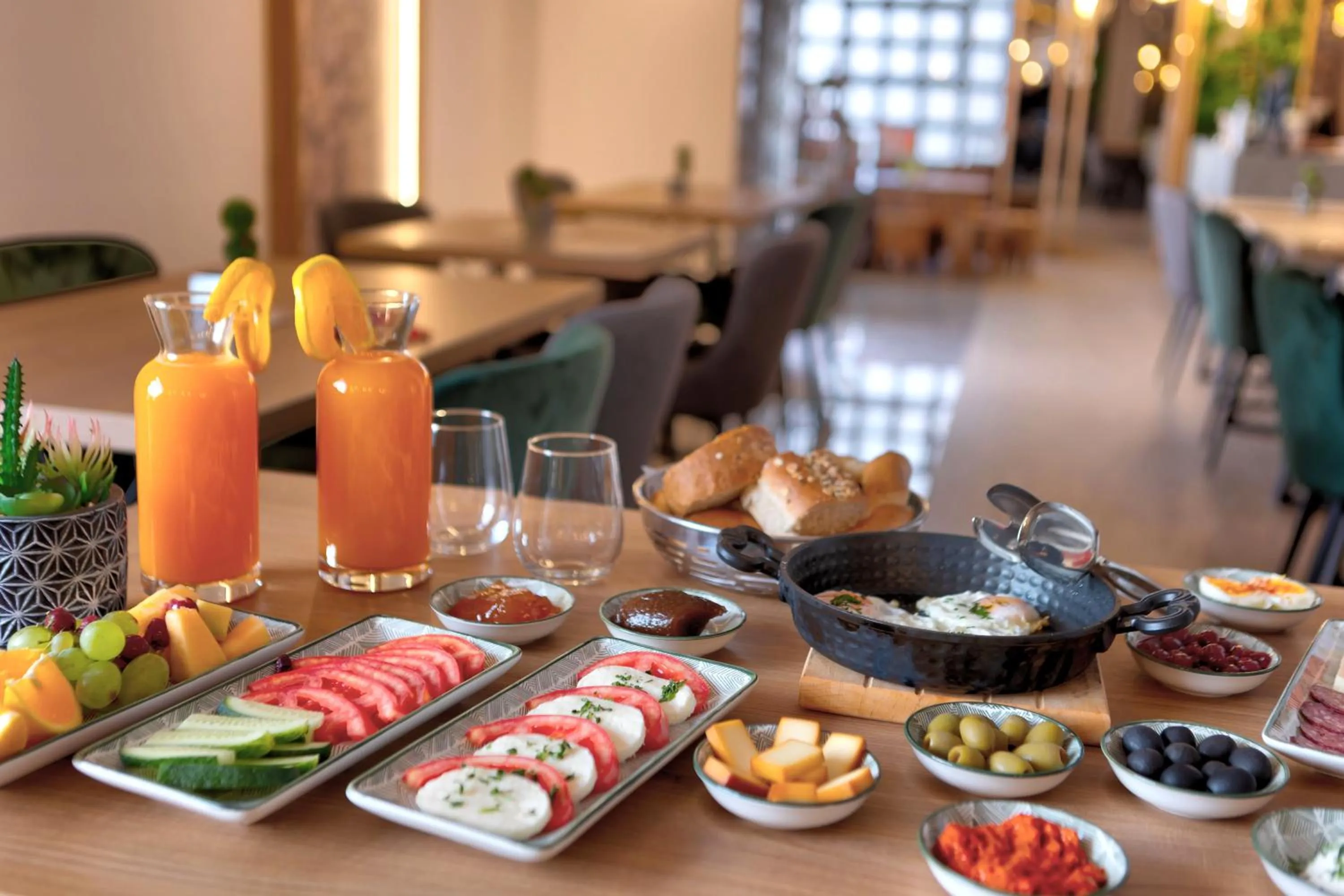 Restaurant/places to eat in Hotel Sinan Han