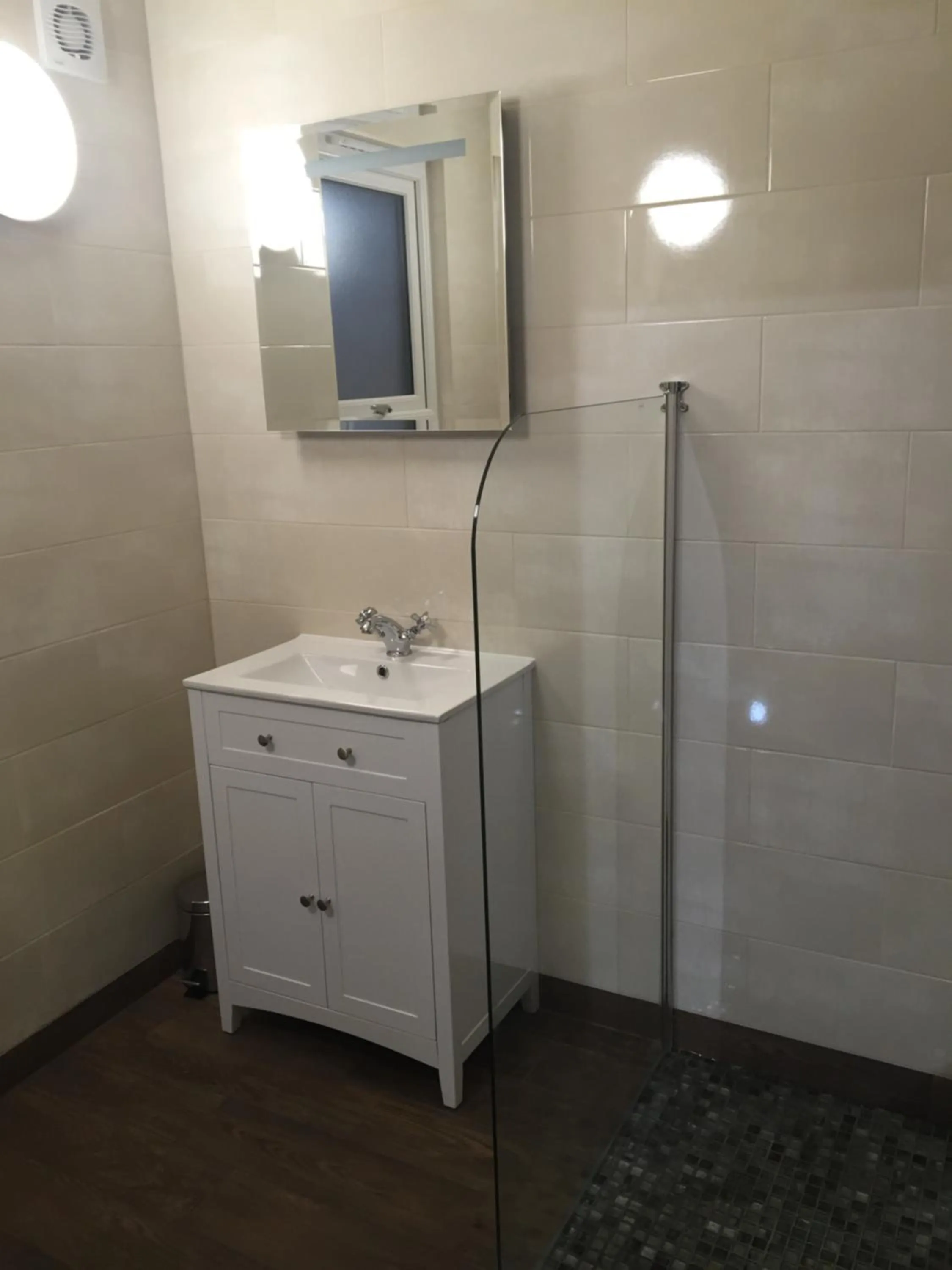 Bathroom in Shellow Lane Lodges