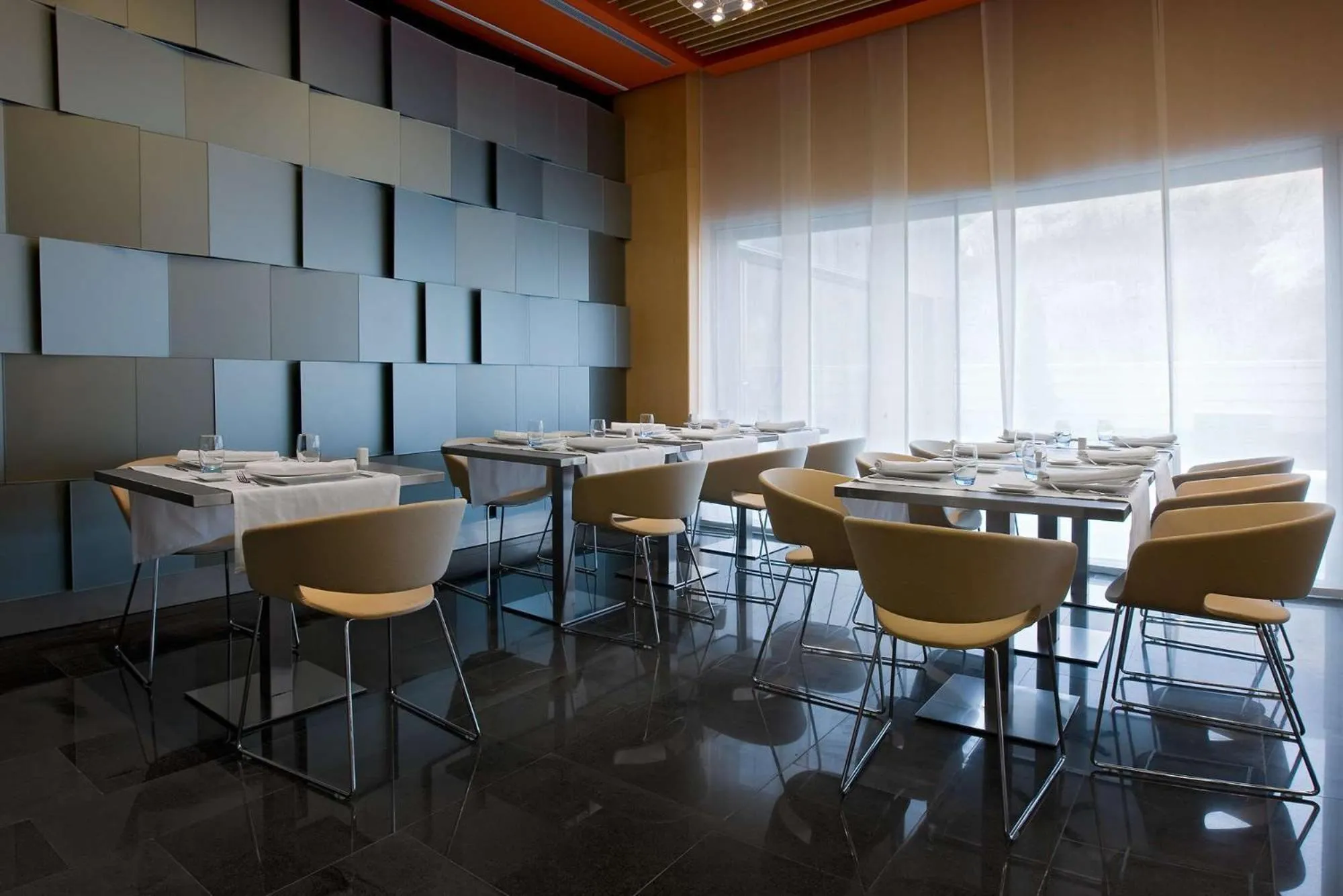 Restaurant/places to eat in NH Madrid Las Tablas