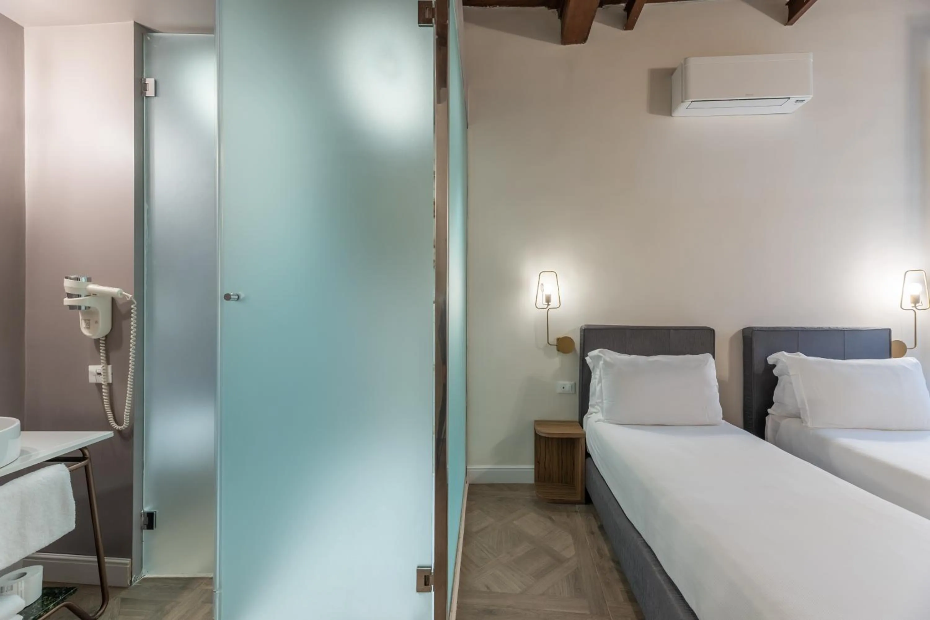 Bedroom, Bed in 59 Steps Trevi