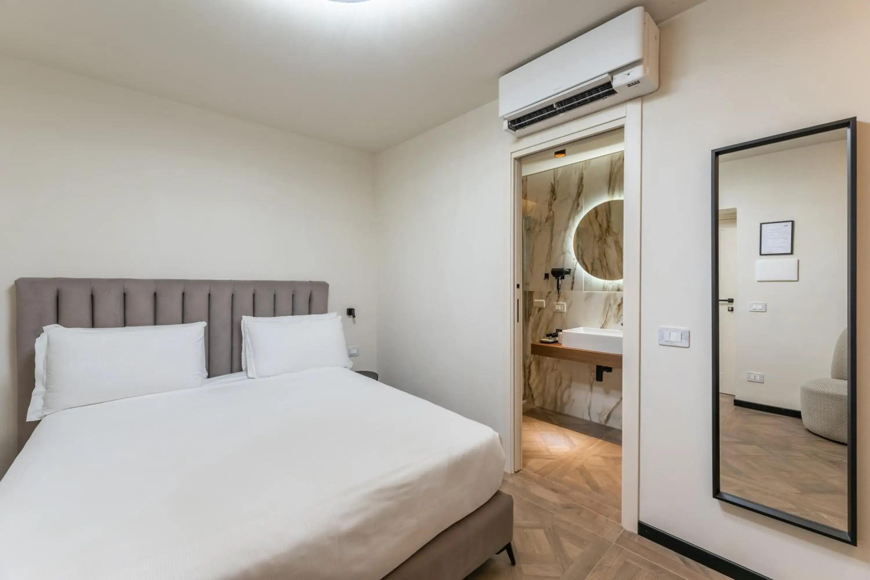 Bedroom, Bed in 59 Steps Trevi Bedroom, Bed in 59 Steps Trevi