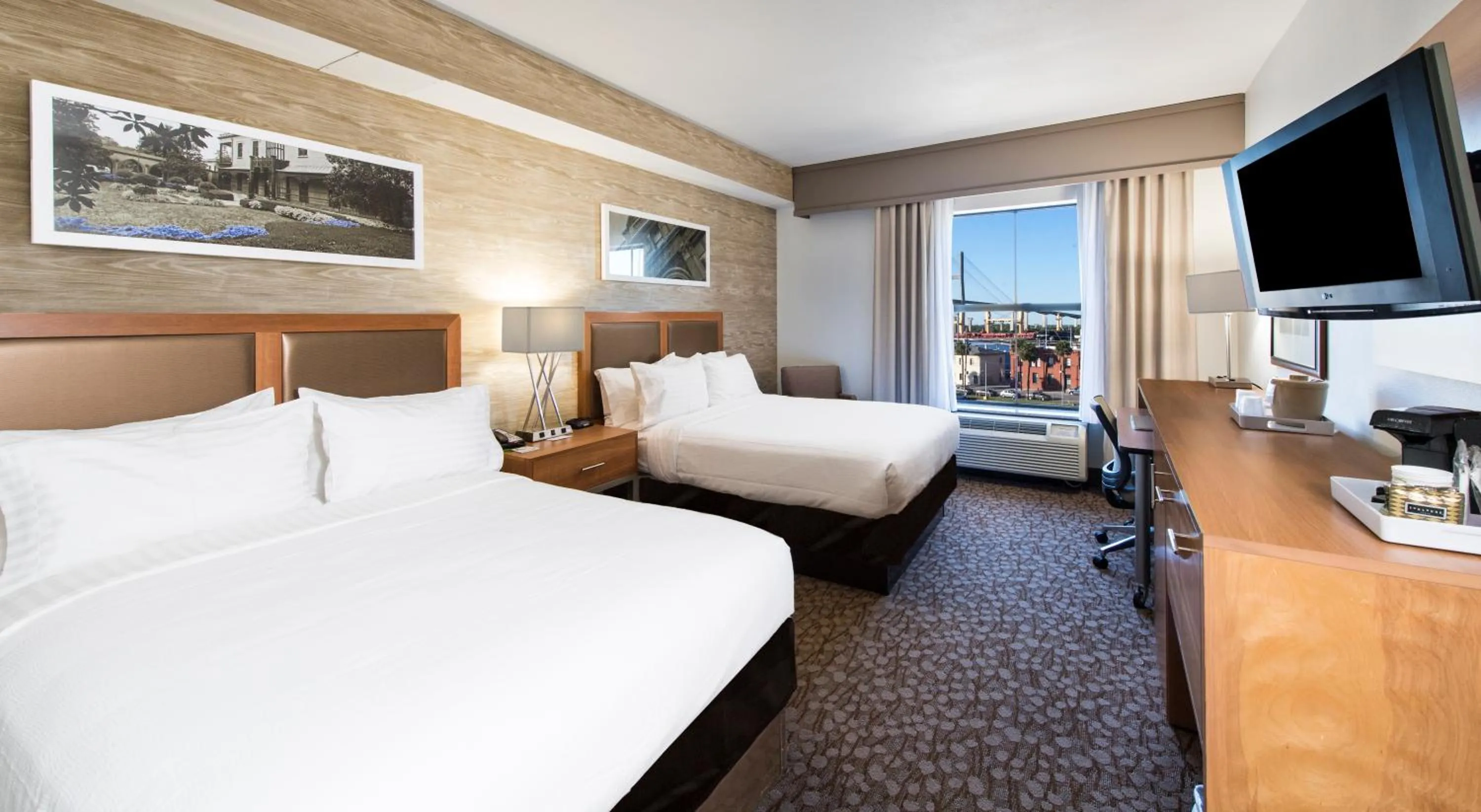TV and multimedia, Bed in Holiday Inn Savannah Historic District by IHG